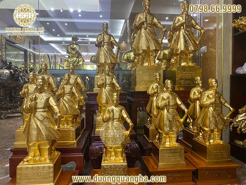Tượng đồng Trần Hưng Đạo dát vàng 