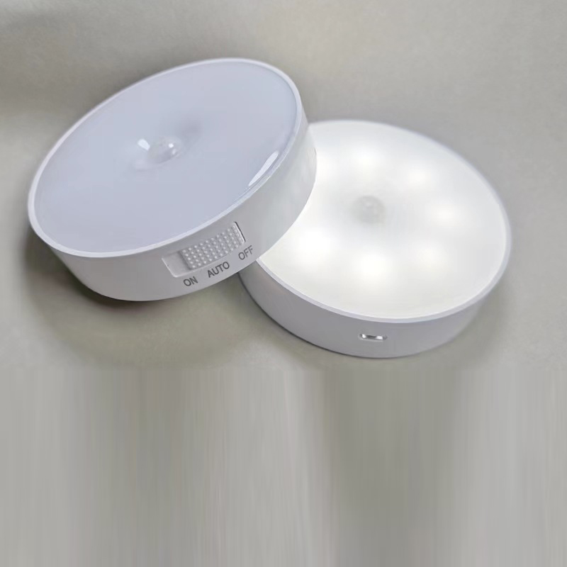 Đèn cảm ứng (ánh sáng + chuyển động) cầu thang, đèn phòng ngủ có sẵn dây sạc pin