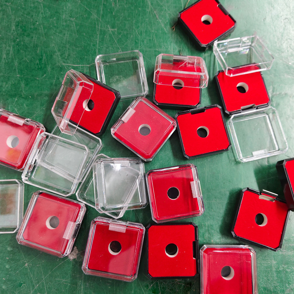 Combo 4 Hộp Mica (bản lề lò xo) đựng huy hiệu có lót xốp đỏ, hộp dày nắp chắc chắn