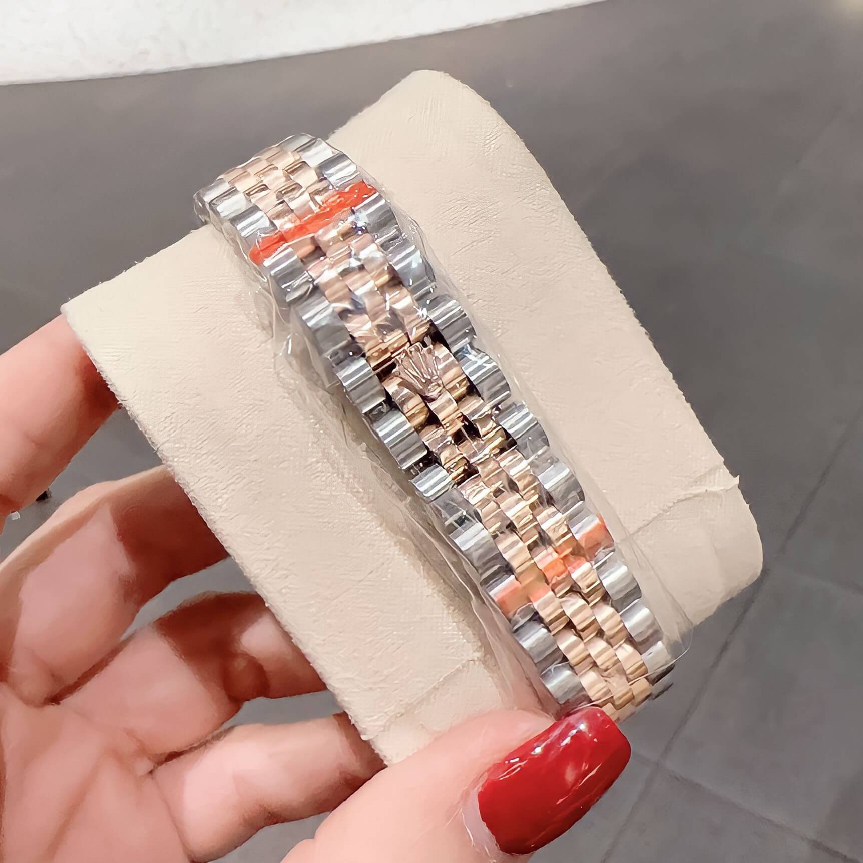 Đồng Hồ Rolex Datejust Nữ Size 31mm Dây Thép Demi Vàng Hồng Mặt Xà Cừ Máy Pin Niềng Khía