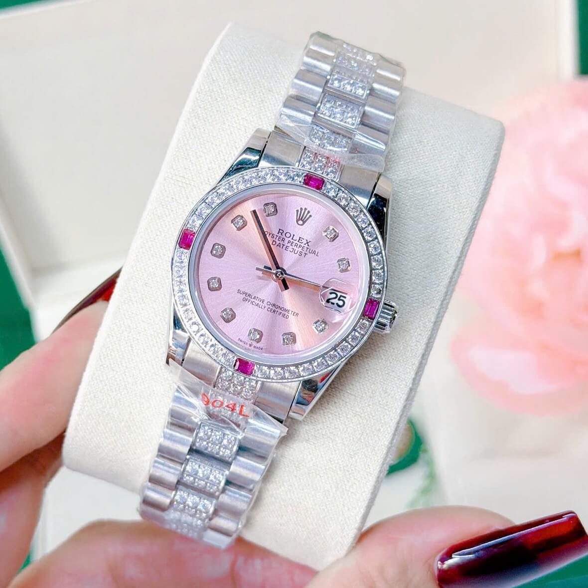 Đồng Hồ Nữ Rolex Datejust Viền Đá Mặt Hồng Dây Kim Loại Inox Đính Đá Máy Pin Size 31mm