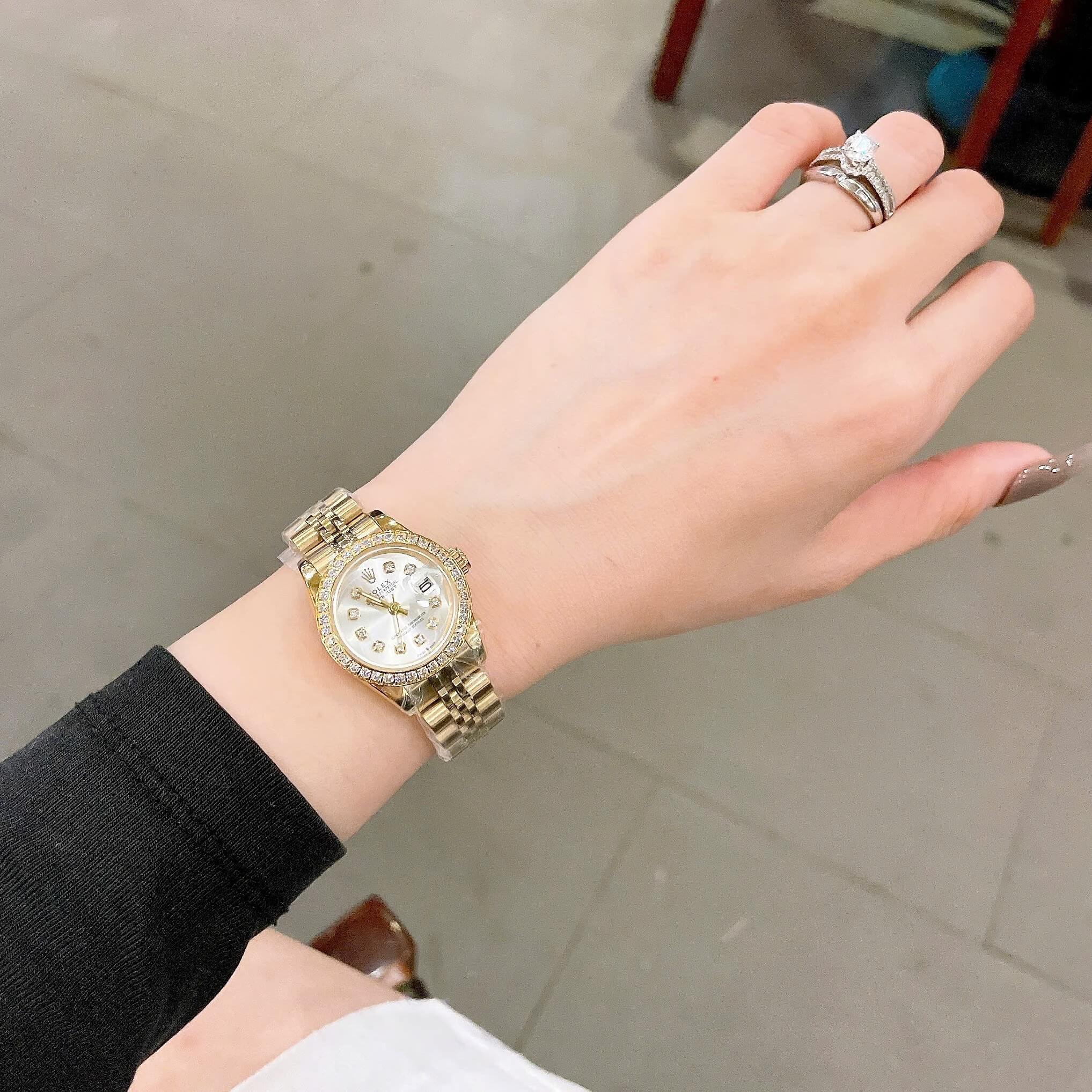 Đồng Hồ Rolex Datejust Nữ Size 28mm Dây Thép Vàng Mặt Trắng Niềng Đính Đá