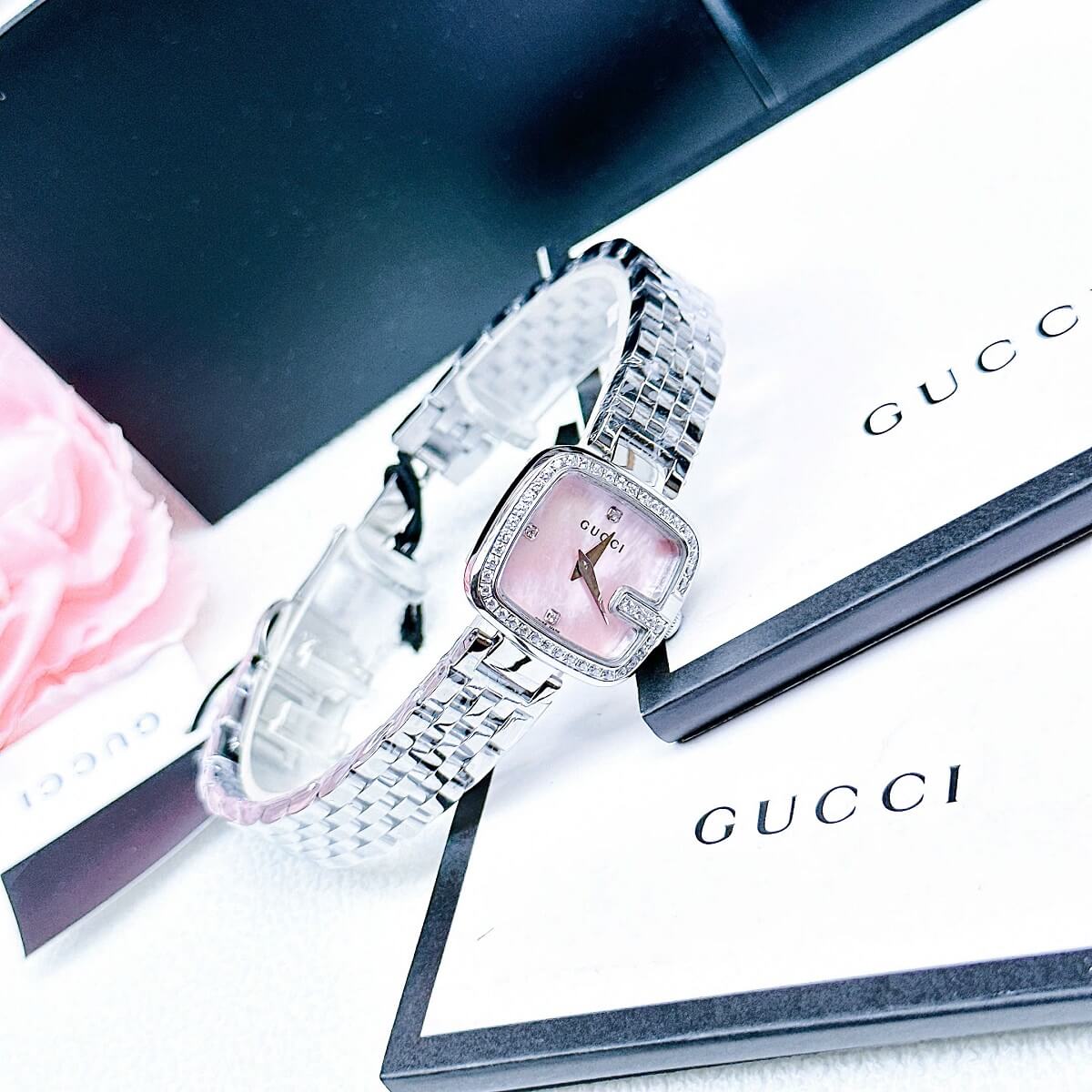 Đồng Hồ Nữ Gucci Mặt Vuông Xà Cừ Hồng Đính Đá Size 28mm Dây Kim Loại Silver