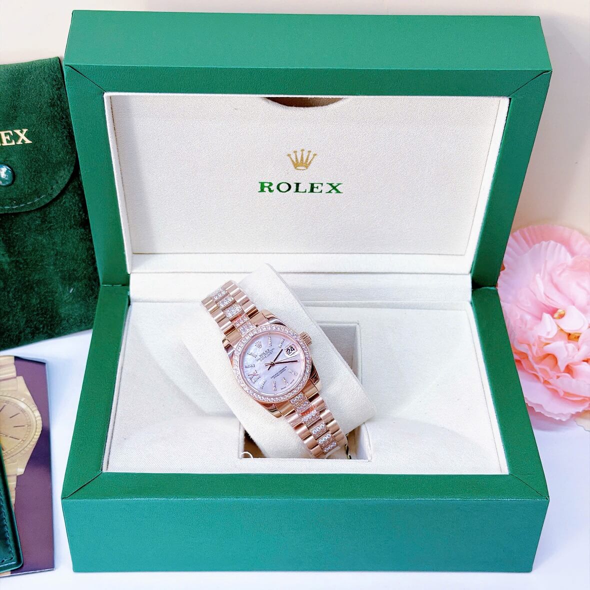 Đồng Hồ Nữ Rolex Datejust Viền Đá Mặt Trắng Xà Cừ Dây Kim Loại Vàng Hồng Đính Đá Size 31mm