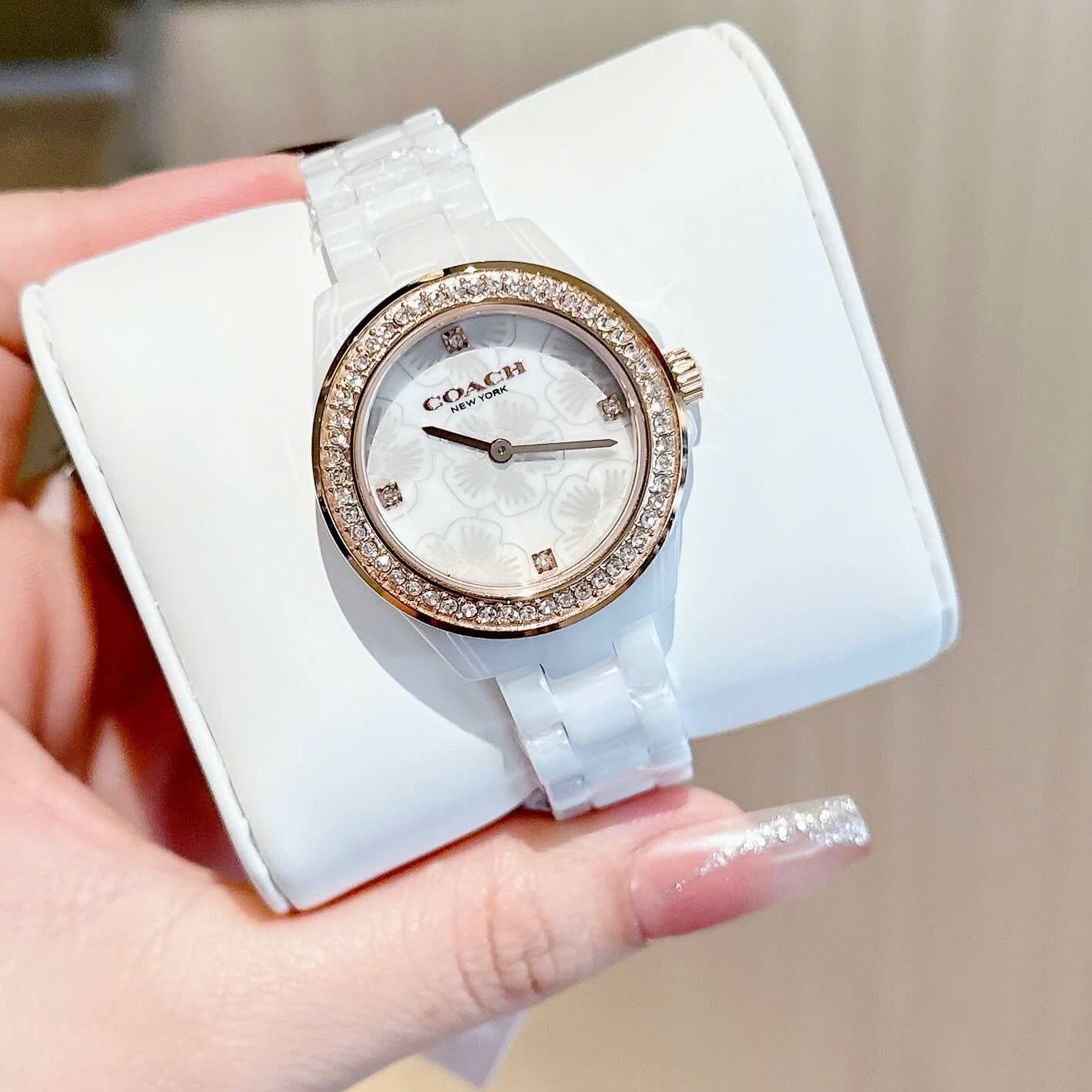 Đồng Hồ Nữ Coach Ceramic Trắng Viền Đá Mặt Họa Tiết Hoa Trà Size 33mm Vỏ Rose Quartz