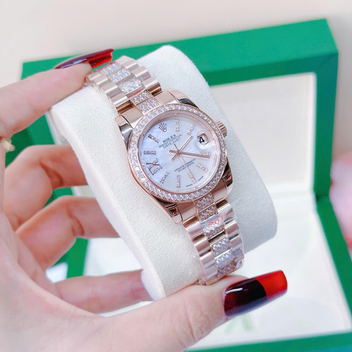 Đồng Hồ Nữ Rolex Datejust Viền Đá Mặt Trắng Xà Cừ Dây Kim Loại Vàng Hồng Đính Đá Size 31mm
