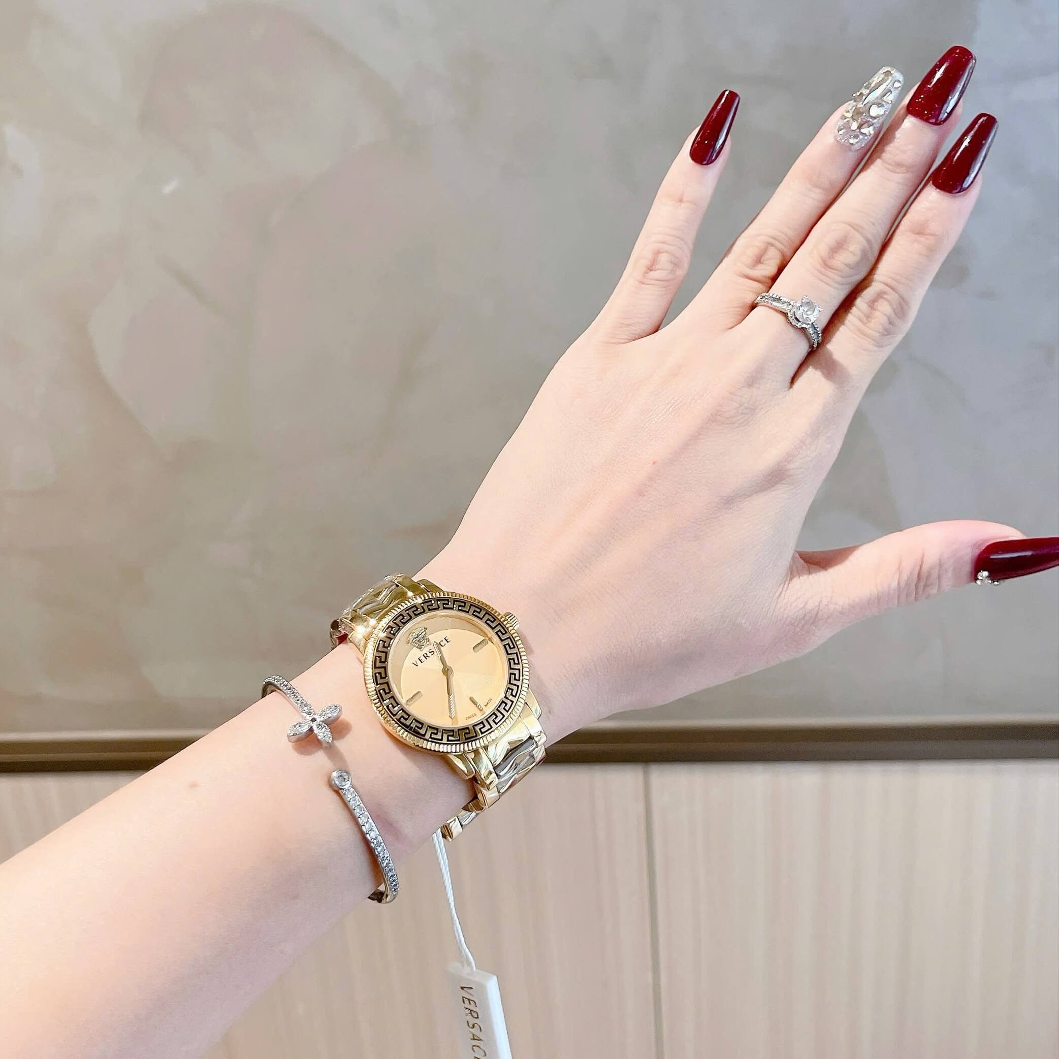 Đồng Hồ Nữ Versace Tribute Dây Thép Vàng Mặt Vàng Size 35mm Quartz