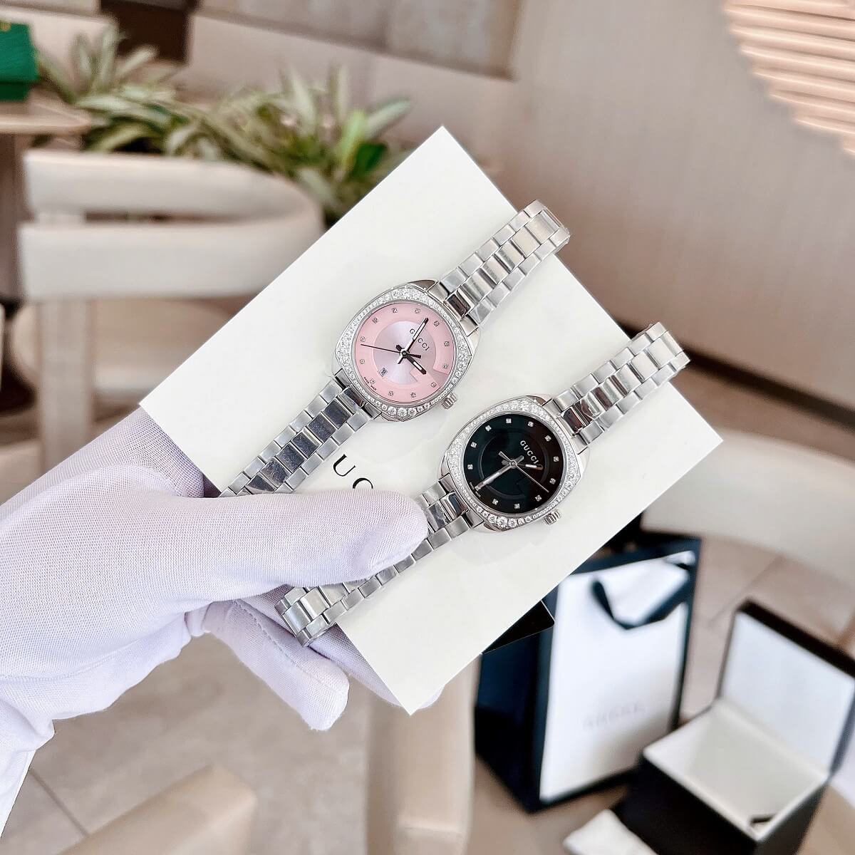 Đồng Hồ Nữ Gucci Mặt Hồng Đính Đá Size 29mm Dây Kim Loại Màu Bạc Kính Sapphire