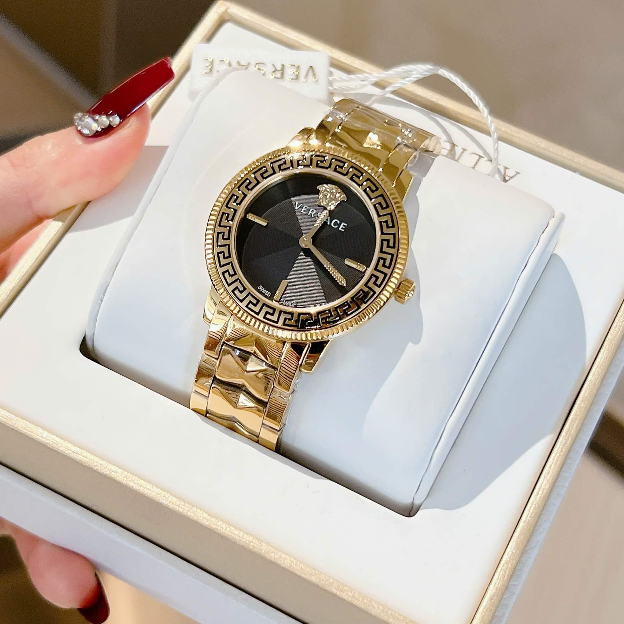 Đồng Hồ Nữ Versace Tribute Dây Thép Vàng Mặt Đen Size 35mm Quartz