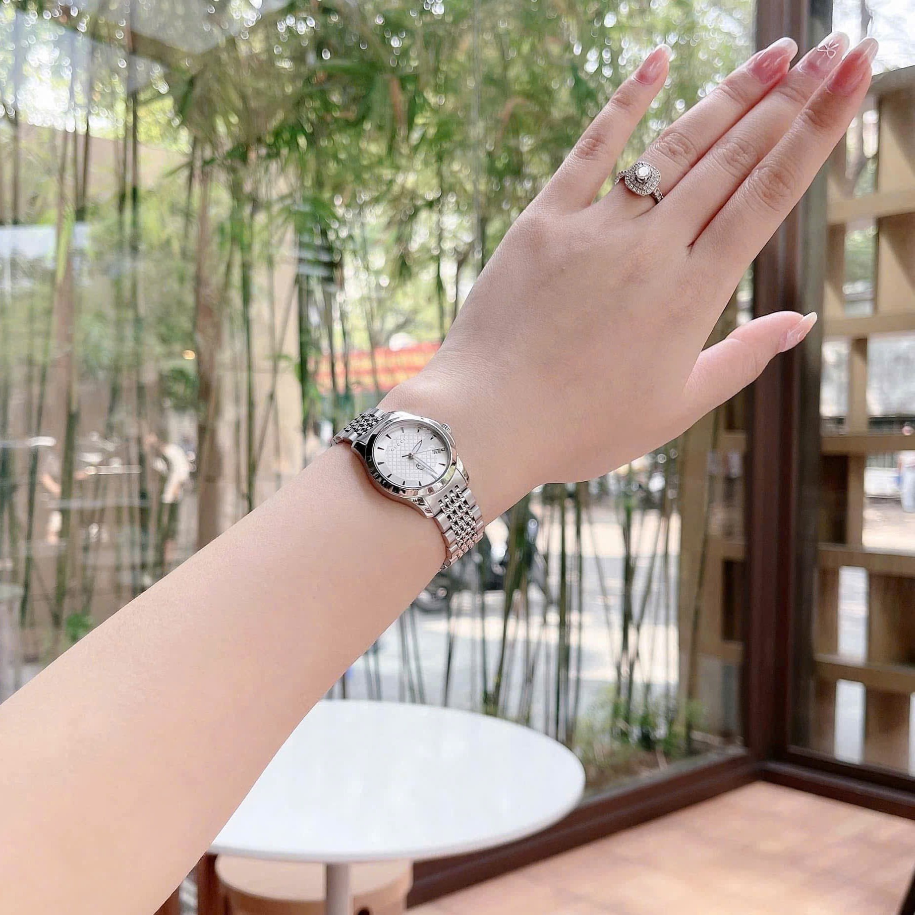 Đồng Hồ Nữ Gucci G-Timeless Dây Thép Silver Mặt Trắng Size 28mm