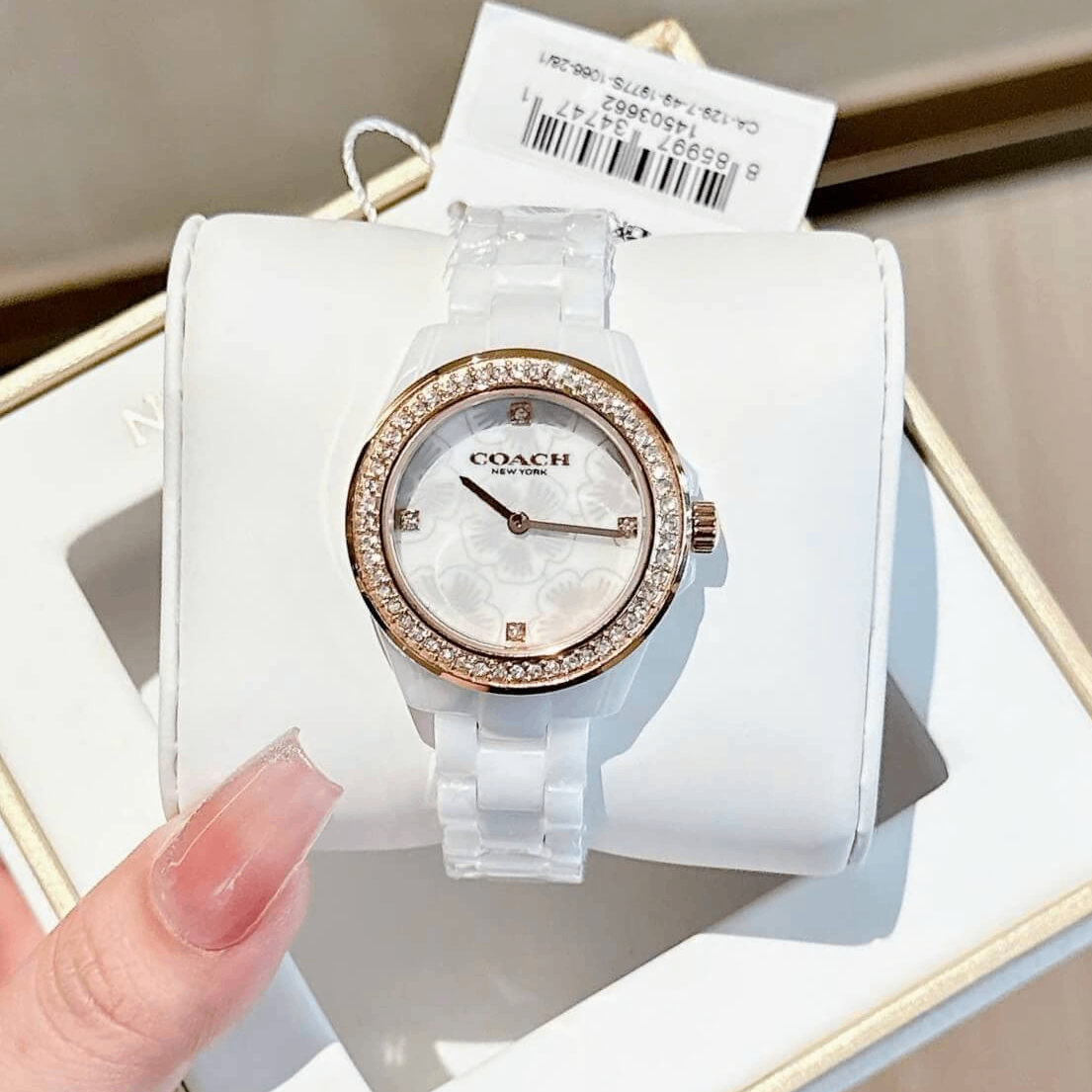 Đồng Hồ Nữ Coach Ceramic Trắng Viền Đá Mặt Họa Tiết Hoa Trà Size 33mm Vỏ Rose Quartz