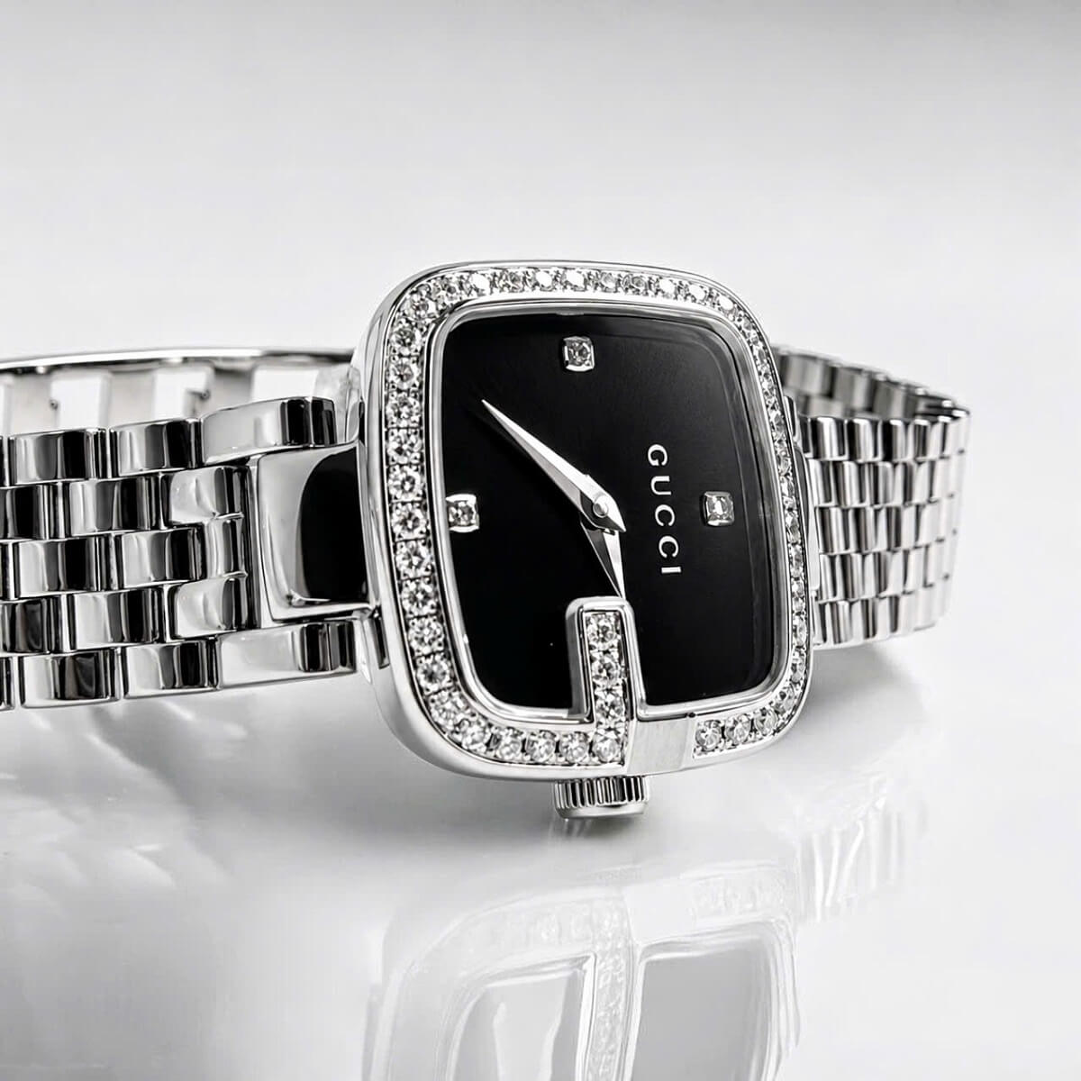 Đồng Hồ Nữ Gucci Mặt Vuông Đen Đính Đá Size 28mm Dây Kim Loại Màu Bạc