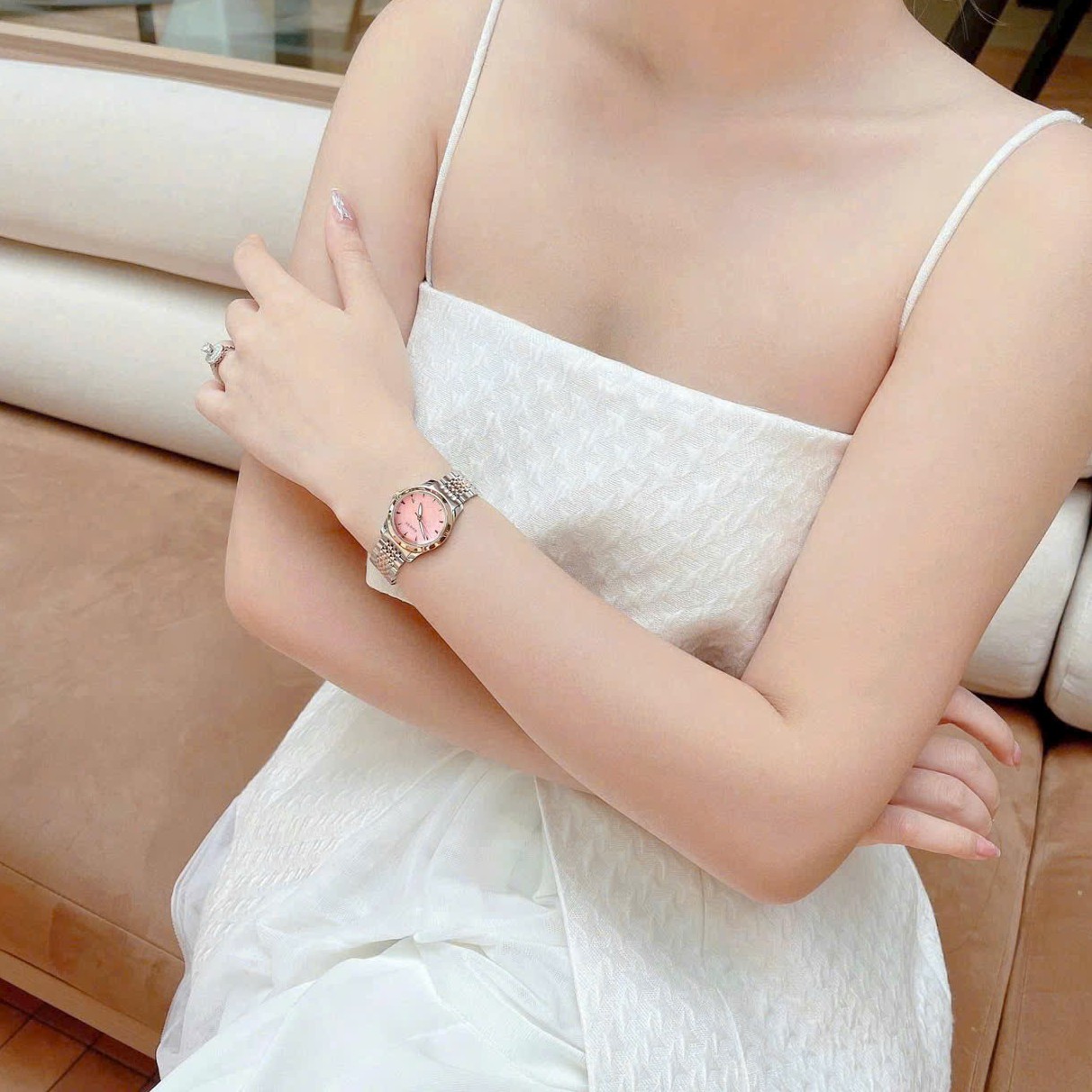 Đồng hồ nữ Gucci G-Timeless dây thép demi vàng mặt xà cừ hồng size 28mm fullbox