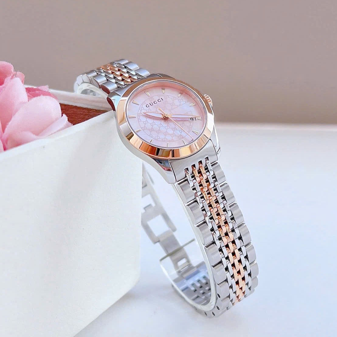Đồng hồ nữ Gucci G-Timeless dây thép demi vàng mặt xà cừ hồng size 28mm fullbox