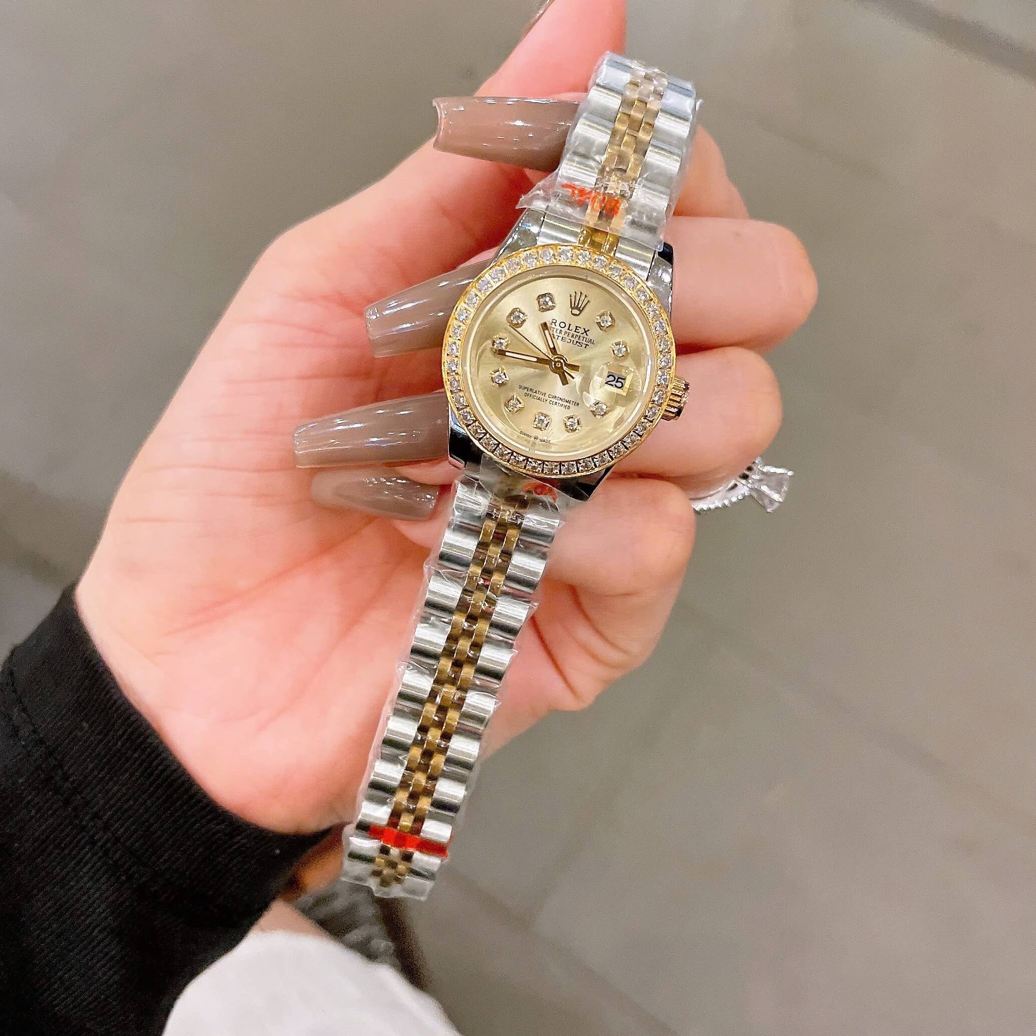 Đồng Hồ Rolex Datejust Nữ Size 28mm Dây Thép Demi Vàng Mặt Vàng Máy Pin Niềng Đá