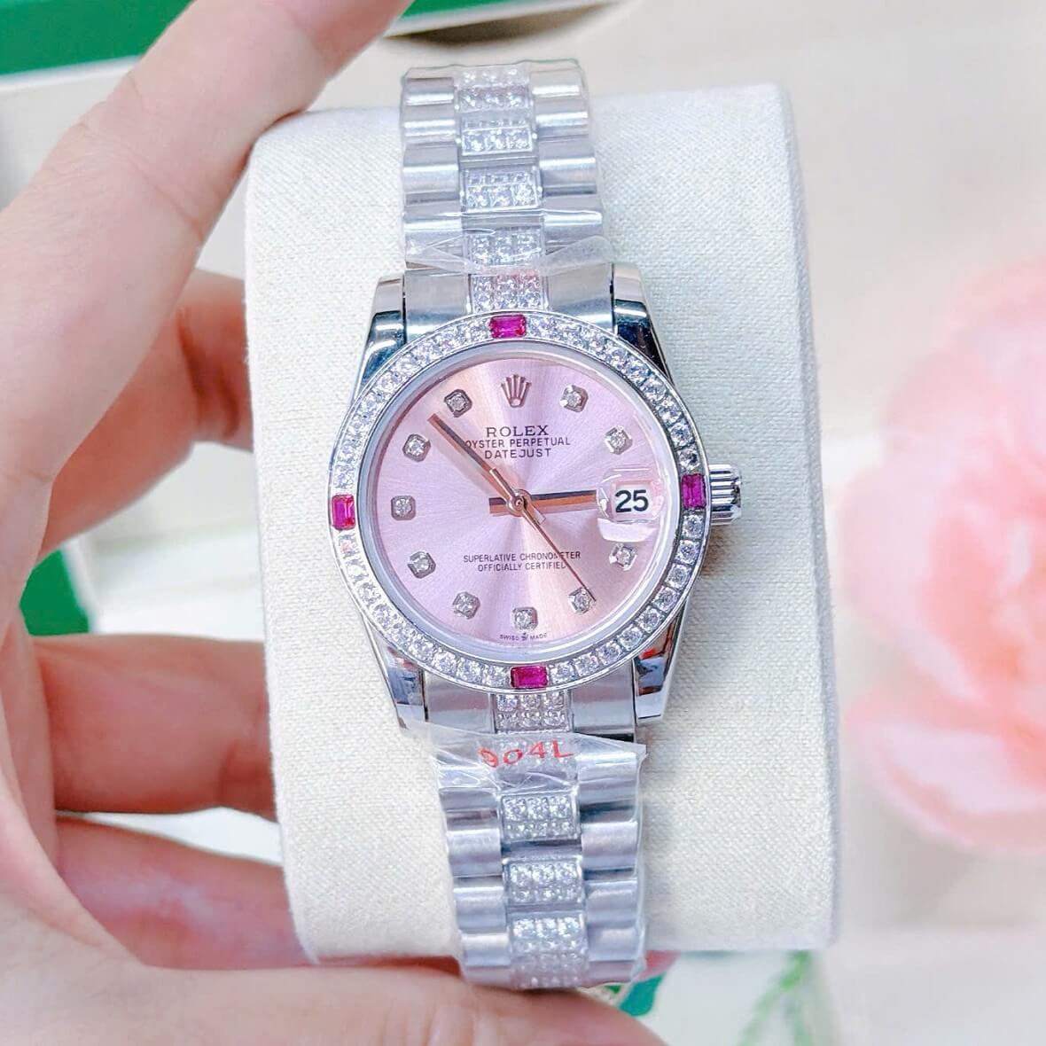 Đồng Hồ Nữ Rolex Datejust Viền Đá Mặt Hồng Dây Kim Loại Inox Đính Đá Máy Pin Size 31mm