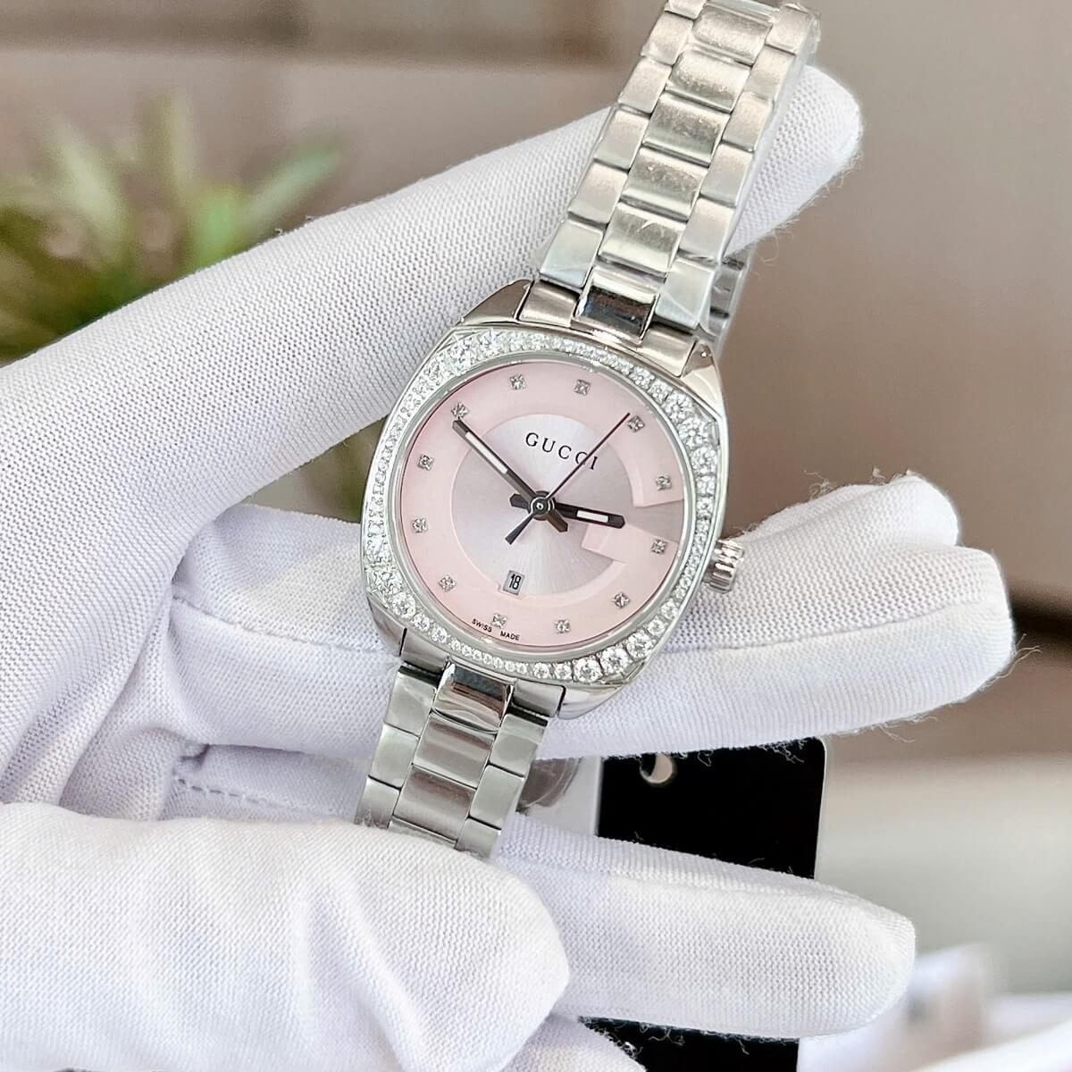 Đồng Hồ Nữ Gucci Mặt Hồng Đính Đá Size 29mm Dây Kim Loại Màu Bạc Kính Sapphire