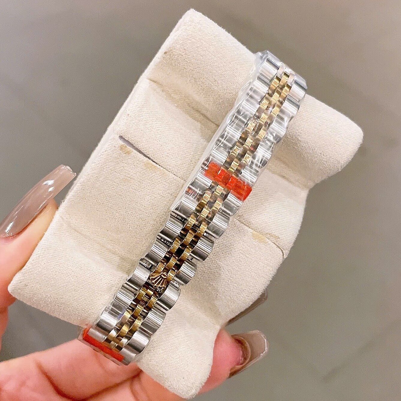 Đồng Hồ Rolex Datejust Nữ Size 28mm Dây Thép Demi Vàng Mặt Vàng Máy Pin Niềng Đá