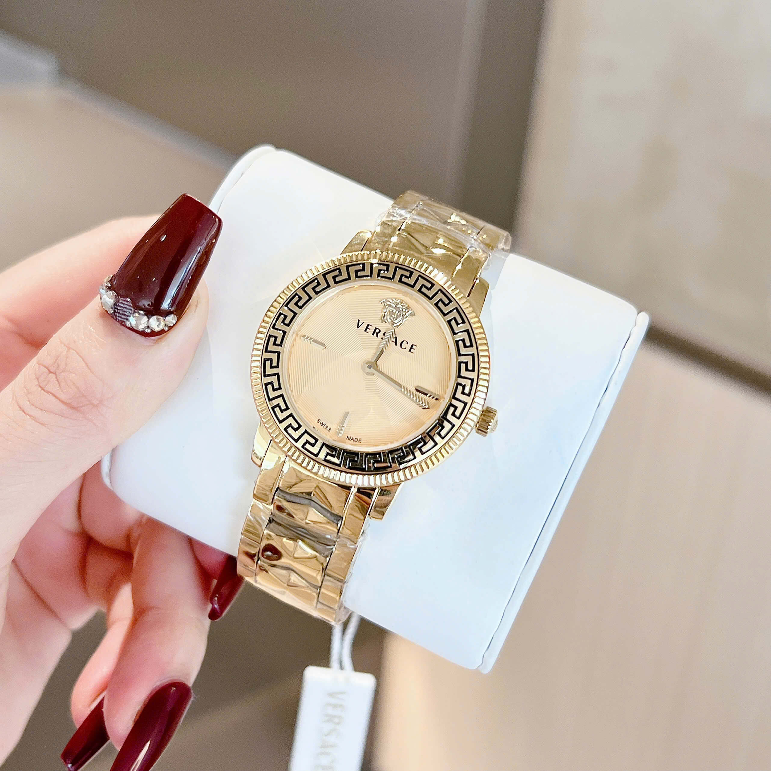 Đồng Hồ Nữ Versace Tribute Dây Thép Vàng Mặt Vàng Size 35mm Quartz