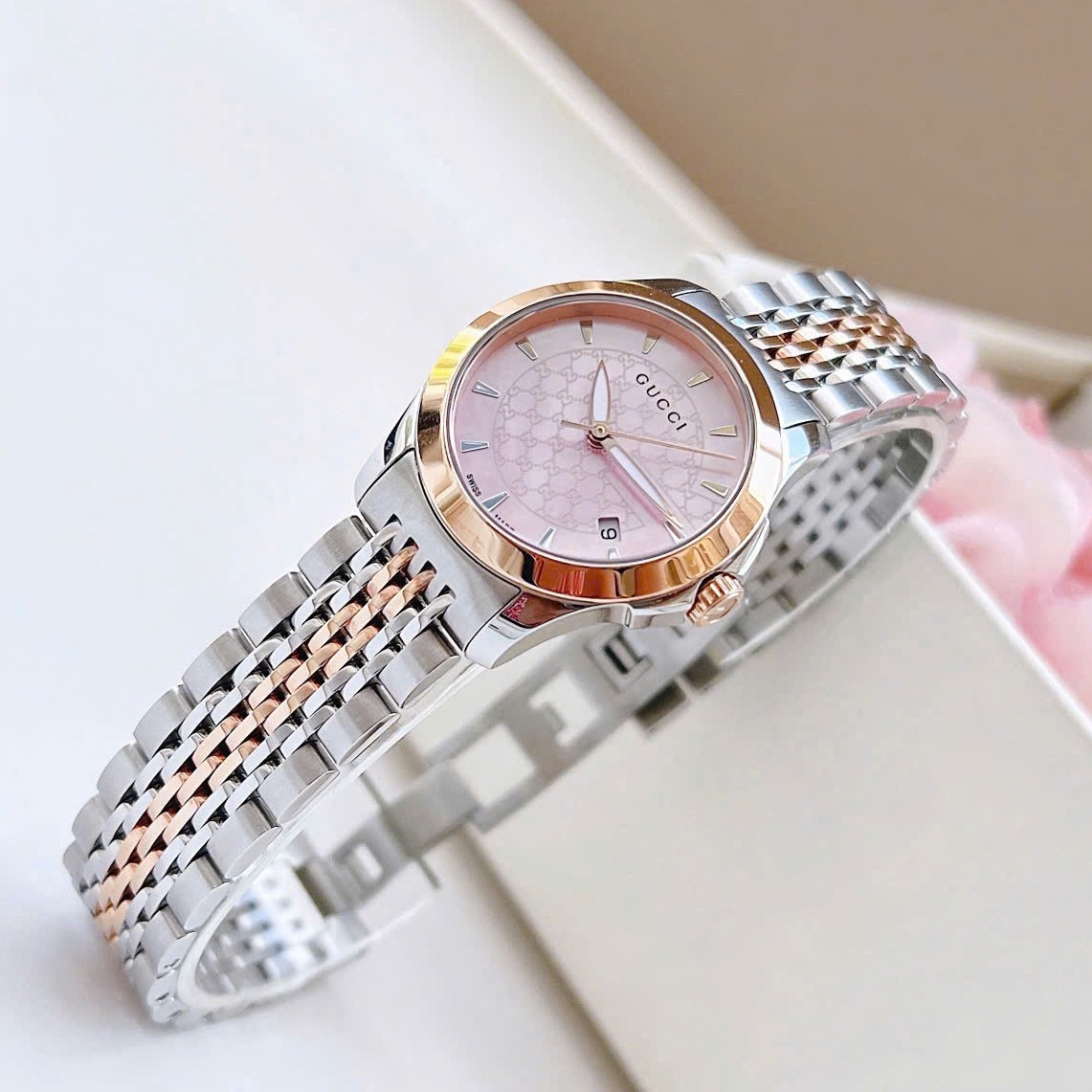 Đồng hồ nữ Gucci G-Timeless dây thép demi vàng mặt xà cừ hồng size 28mm fullbox