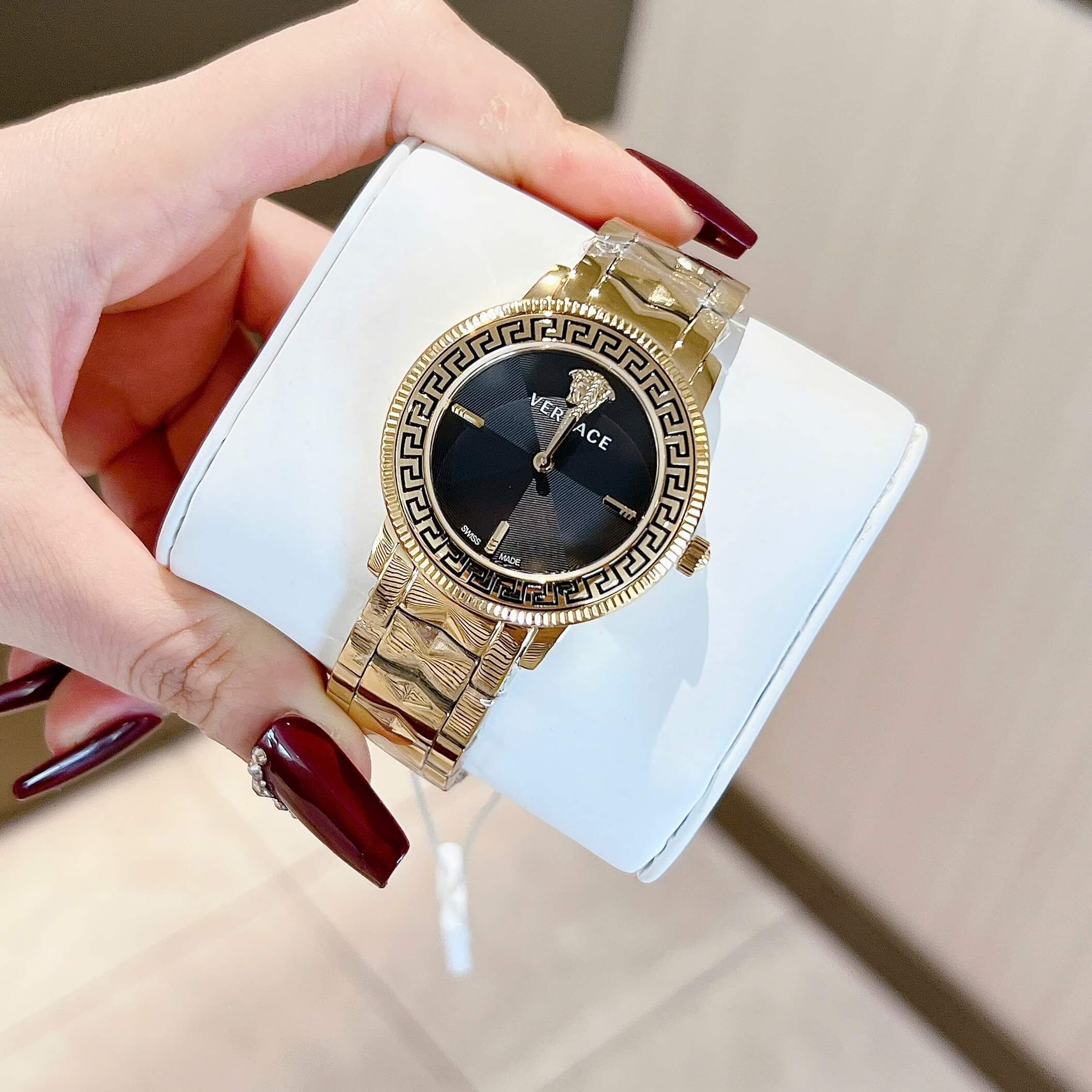 Đồng Hồ Nữ Versace Tribute Dây Thép Vàng Mặt Đen Size 35mm Quartz