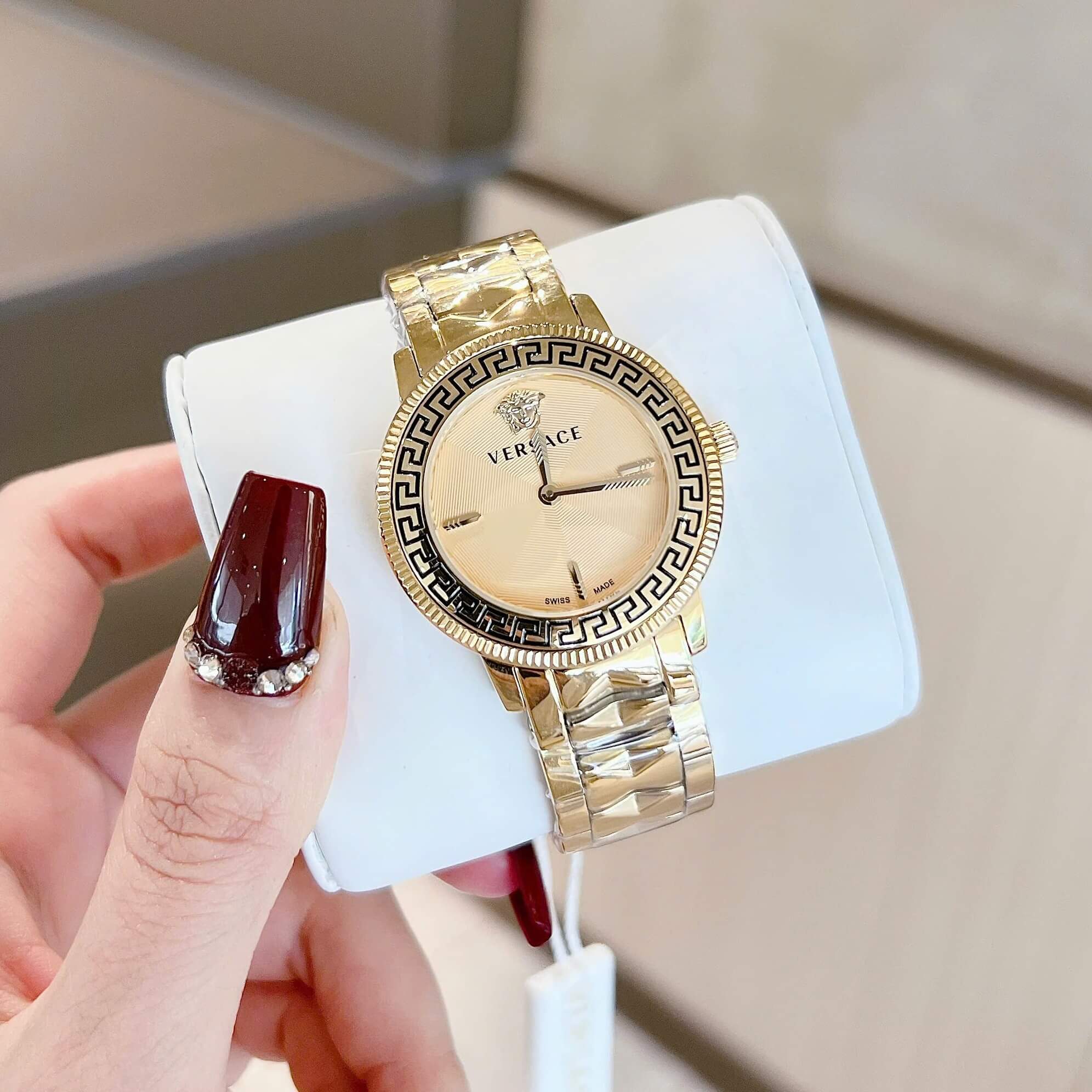 Đồng Hồ Nữ Versace Tribute Dây Thép Vàng Mặt Vàng Size 35mm Quartz