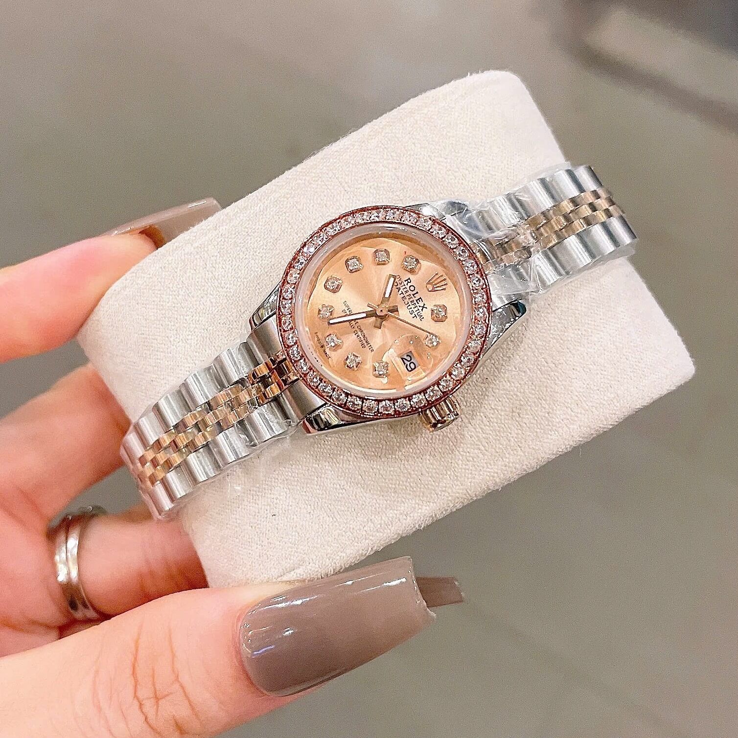 Đồng Hồ Rolex Datejust Nữ Size 28mm Dây Thép Demi Vàng Hồng Máy Pin Niềng Đá