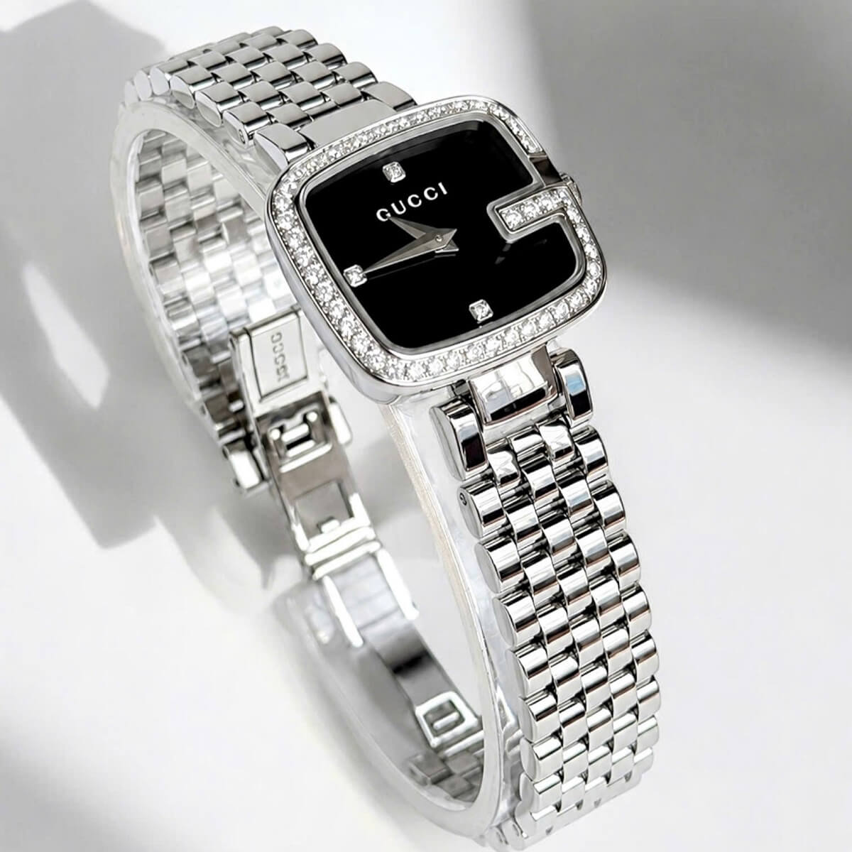Đồng Hồ Nữ Gucci Mặt Vuông Đen Đính Đá Size 28mm Dây Kim Loại Màu Bạc