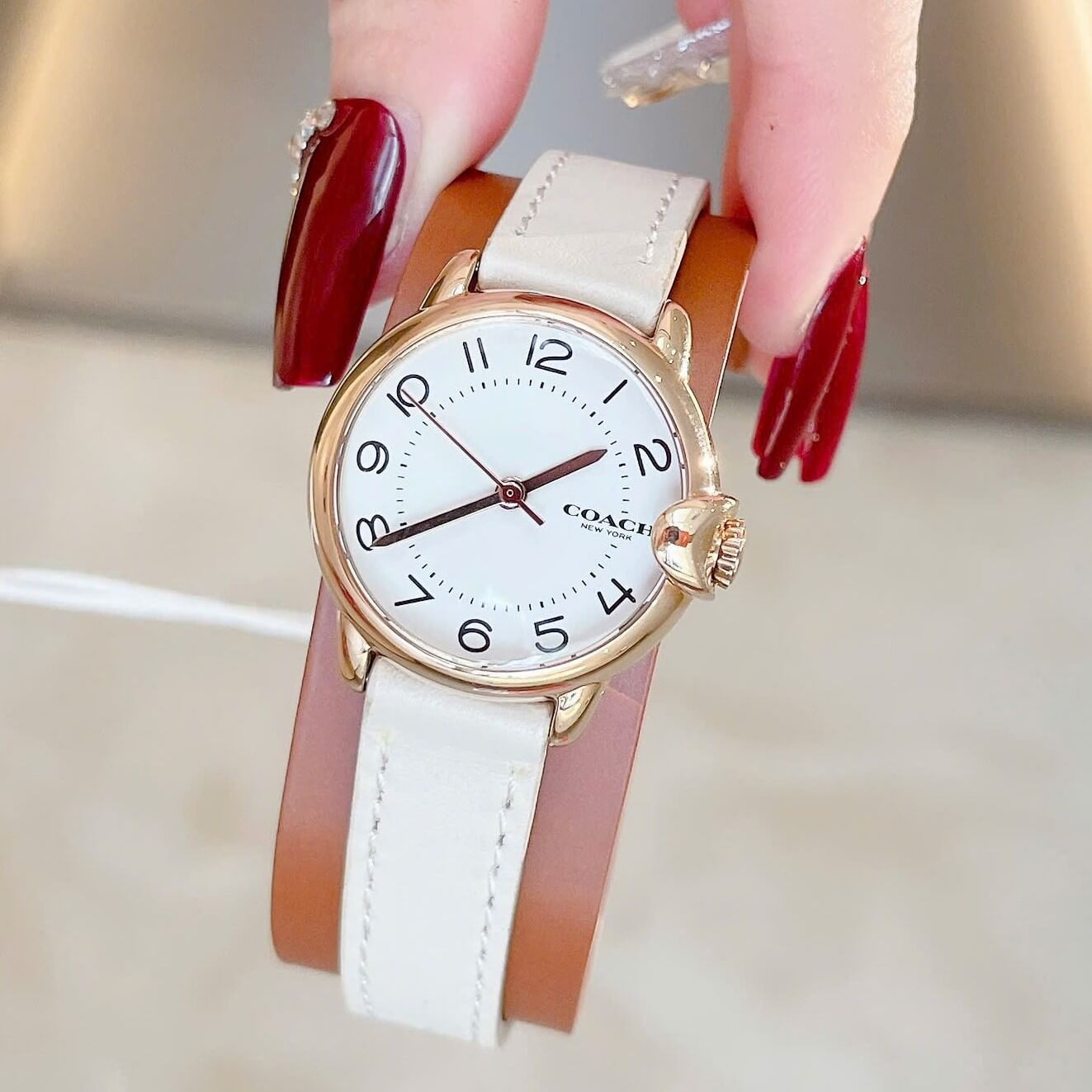Đồng Hồ Nữ Coach Arden Size 28mm Dây Da Trắng Kem Mặt Trắng Vỏ Rose Quartz