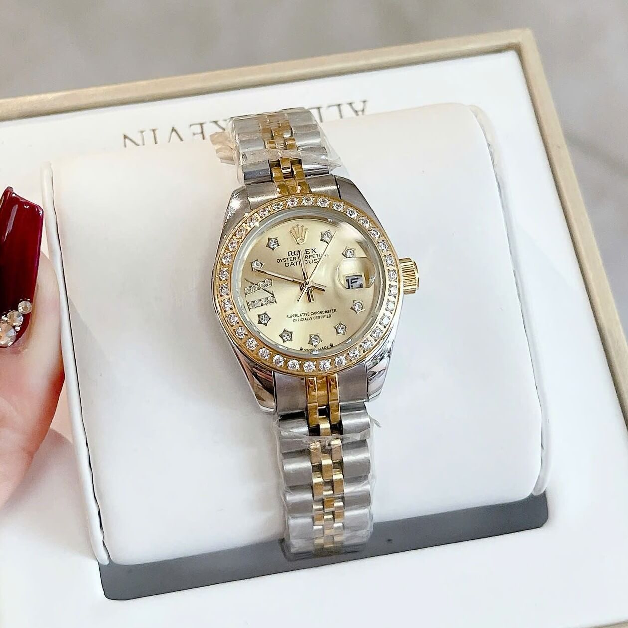 Đồng Hồ Rolex Datejust Nữ Size 28mm Dây Thép Demi Mặt Vàng Máy Pin Niềng Đính Đá