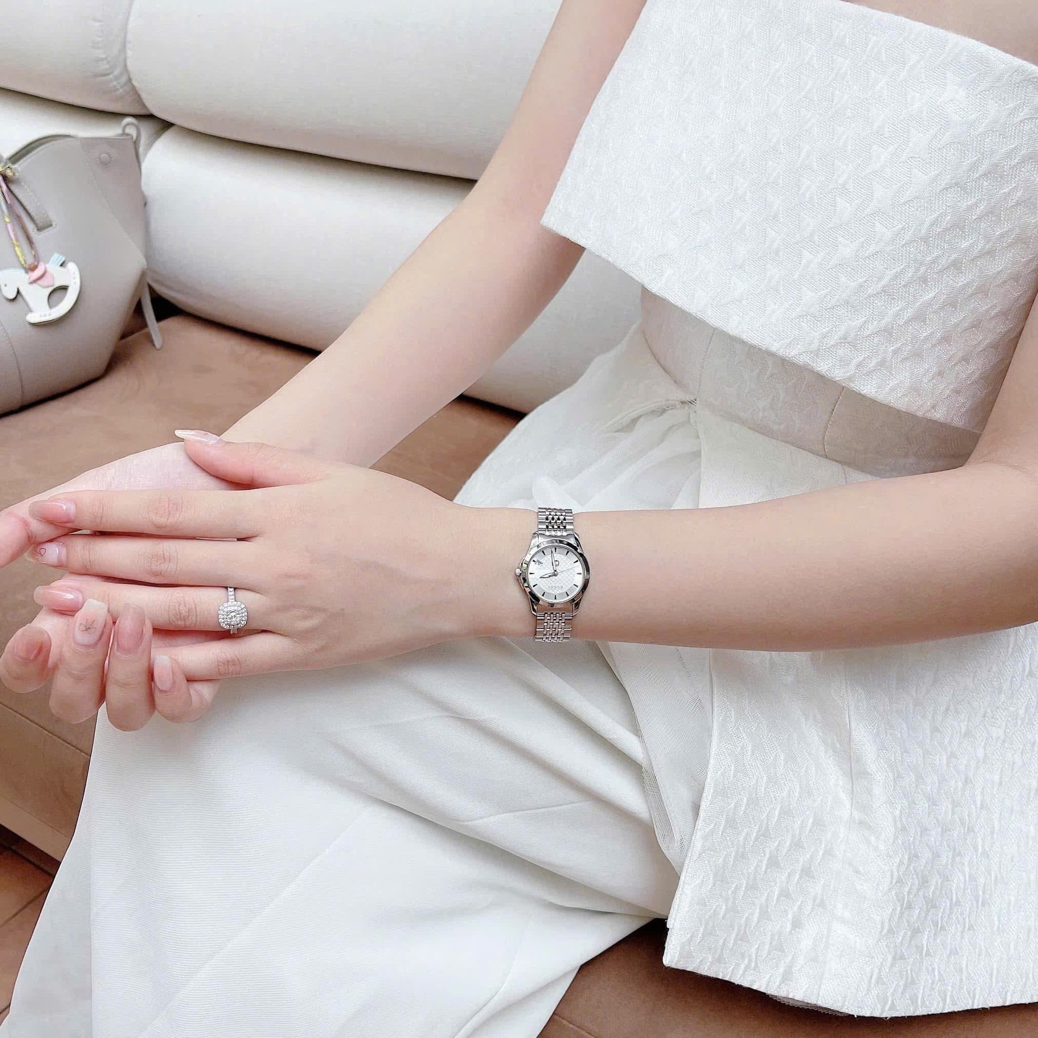 Đồng Hồ Nữ Gucci G-Timeless Dây Thép Silver Mặt Trắng Size 28mm