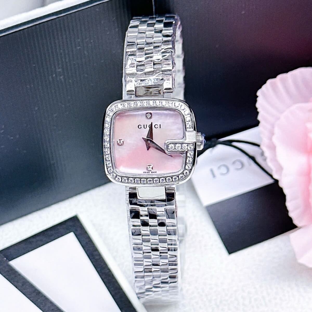 Đồng Hồ Nữ Gucci Mặt Vuông Xà Cừ Hồng Đính Đá Size 28mm Dây Kim Loại Silver