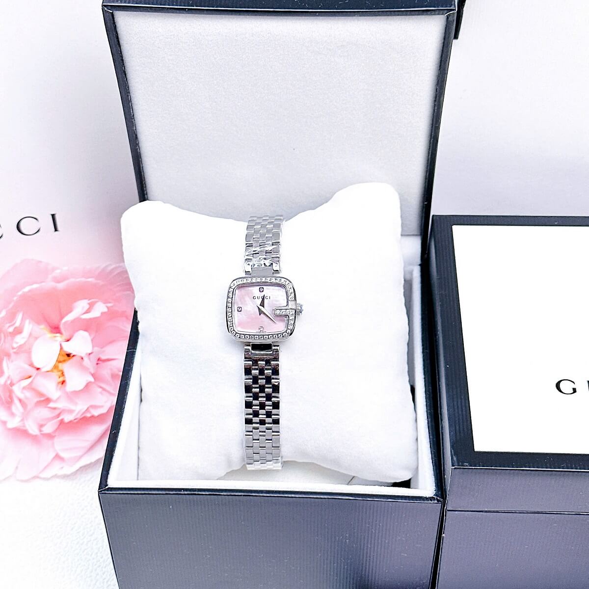 Đồng Hồ Nữ Gucci Mặt Vuông Xà Cừ Hồng Đính Đá Size 28mm Dây Kim Loại Silver