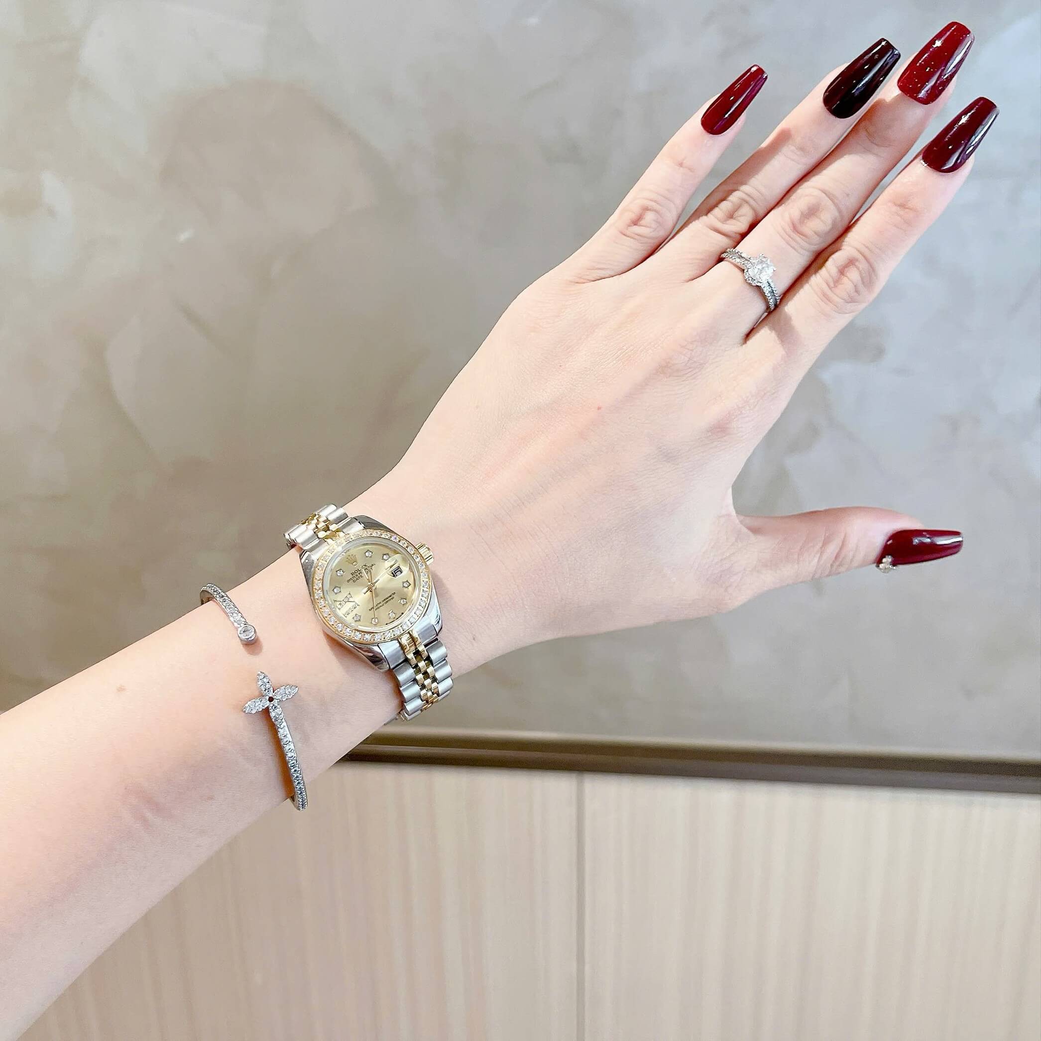 Đồng Hồ Rolex Datejust Nữ Size 28mm Dây Thép Demi Mặt Vàng Máy Pin Niềng Đính Đá