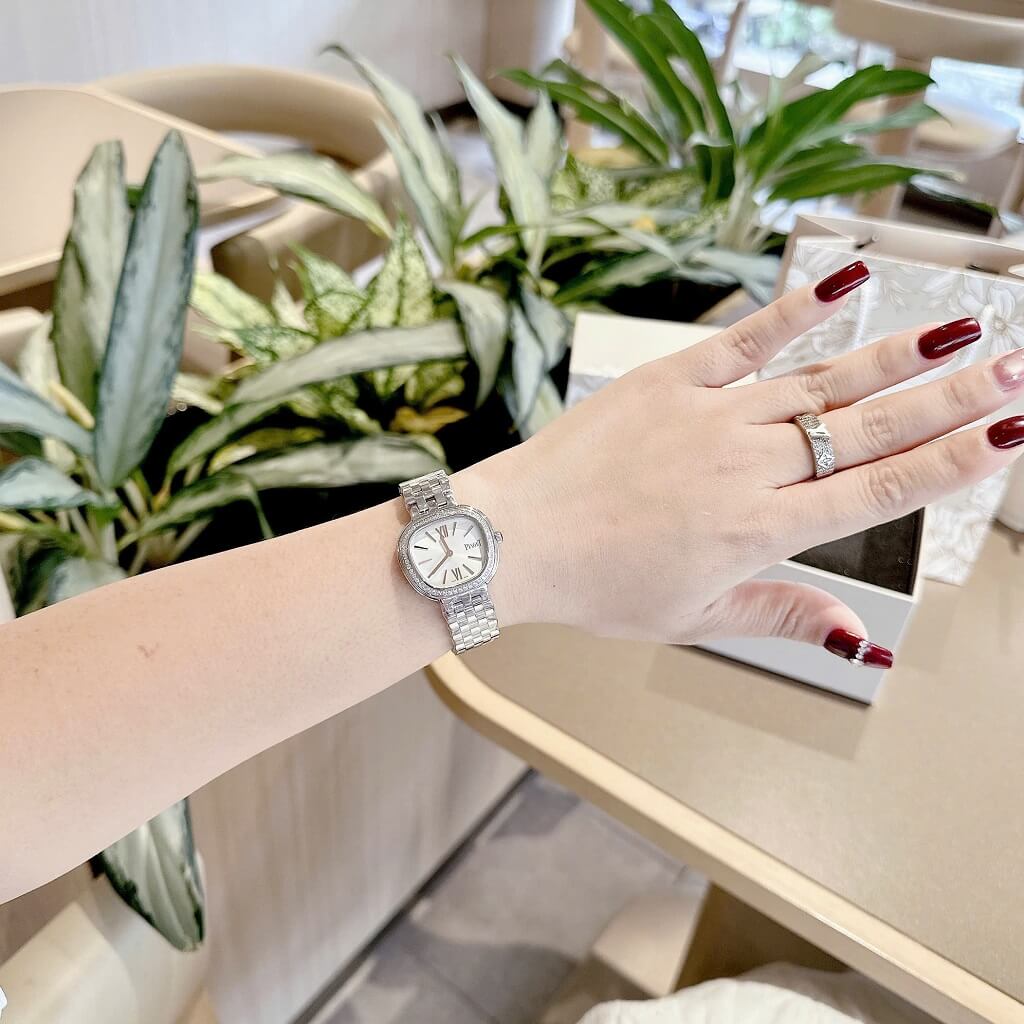 Đồng hồ nữ Piaget Sixtie size 29mm mặt trắng viền đính đá máy pin dây inox không gỉ