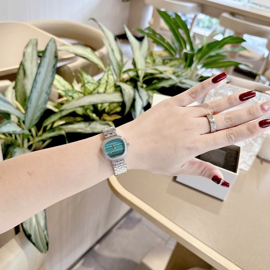 Đồng hồ nữ Piaget Sixtie size 29mm mặt xanh lá viền đính đá máy pin dây inox không gỉ