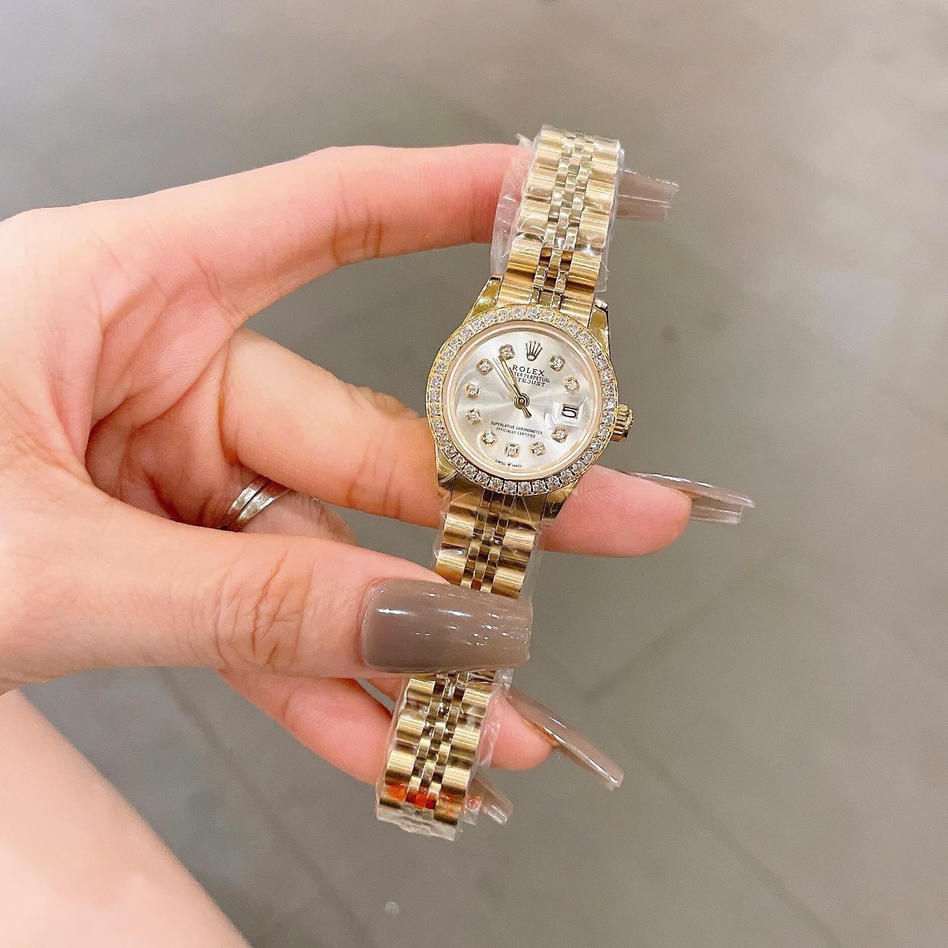 Đồng Hồ Rolex Datejust Nữ Size 28mm Dây Thép Vàng Mặt Trắng Niềng Đính Đá