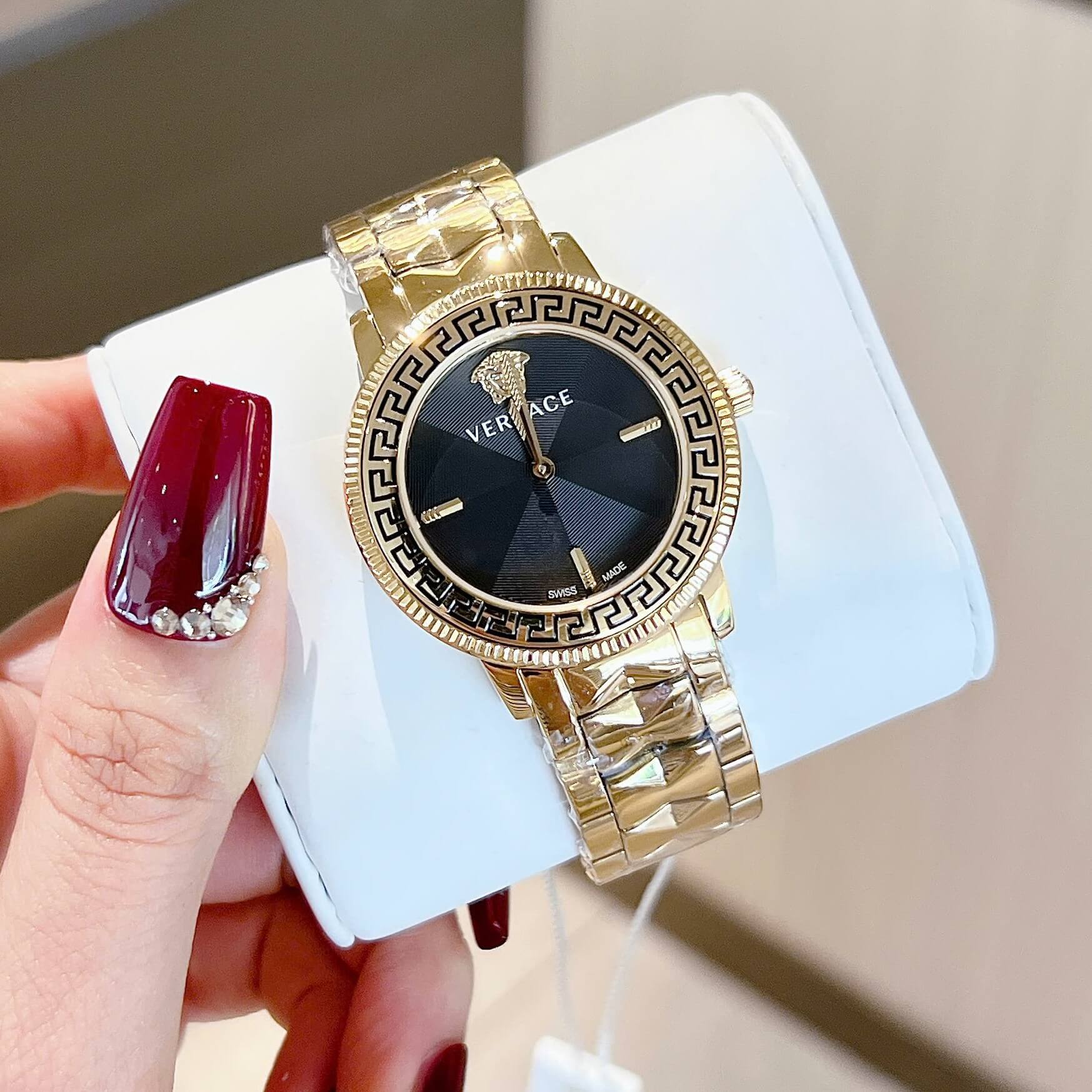 Đồng Hồ Nữ Versace Tribute Dây Thép Vàng Mặt Đen Size 35mm Quartz