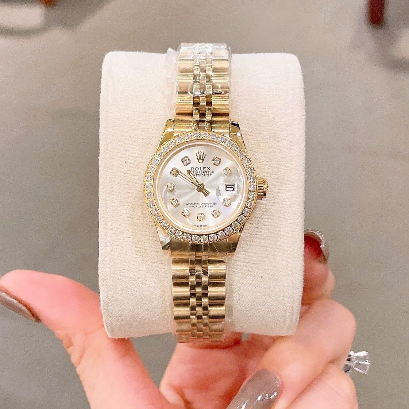 Đồng Hồ Rolex Datejust Nữ Size 28mm Dây Thép Vàng Mặt Trắng Niềng Đính Đá