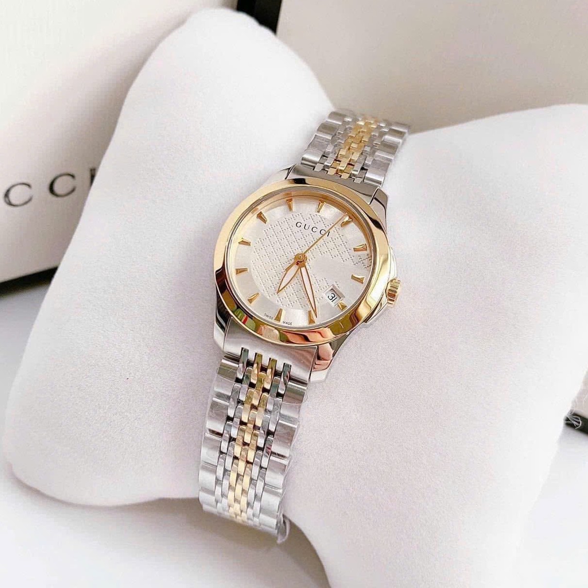 Đồng Hồ Nữ Gucci G-Timeless Dây Thép Demi Vàng Mặt Trắng Size 28mm