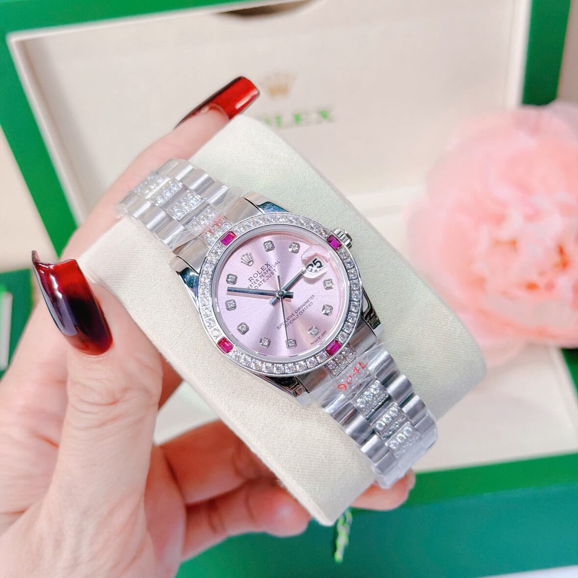 Đồng Hồ Nữ Rolex Datejust Viền Đá Mặt Hồng Dây Kim Loại Inox Đính Đá Máy Pin Size 31mm