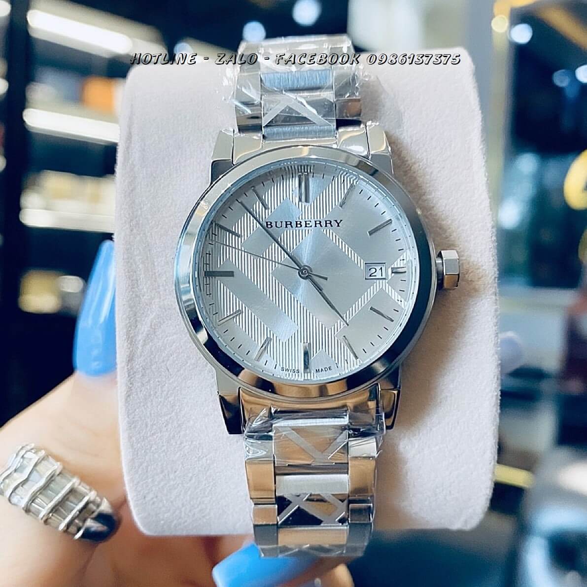 Đồng Hồ Burberry Nữ Silver Mặt Gạch 34mm