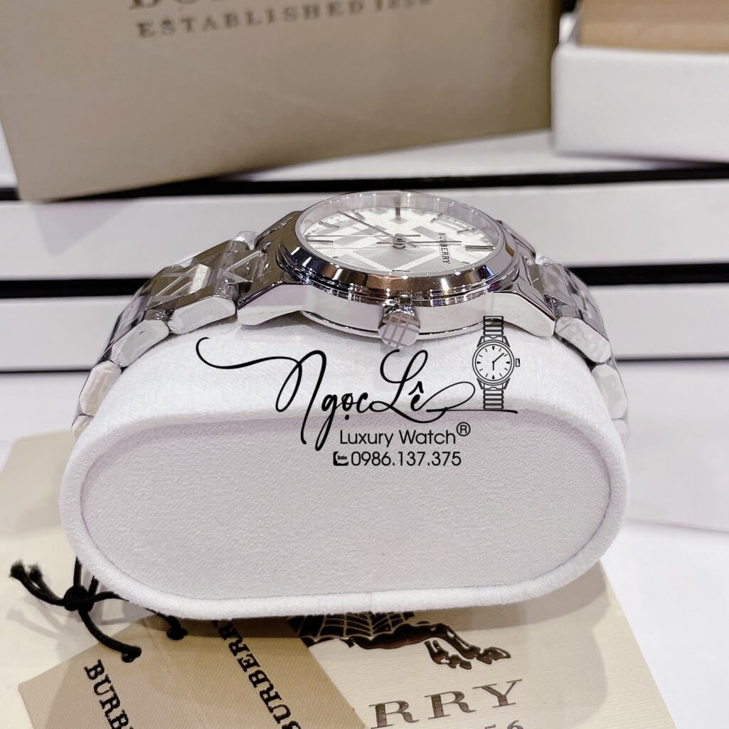 Đồng Hồ Burberry Nữ Dây Kim Loại Màu Bạc Cao Cấp 34mm