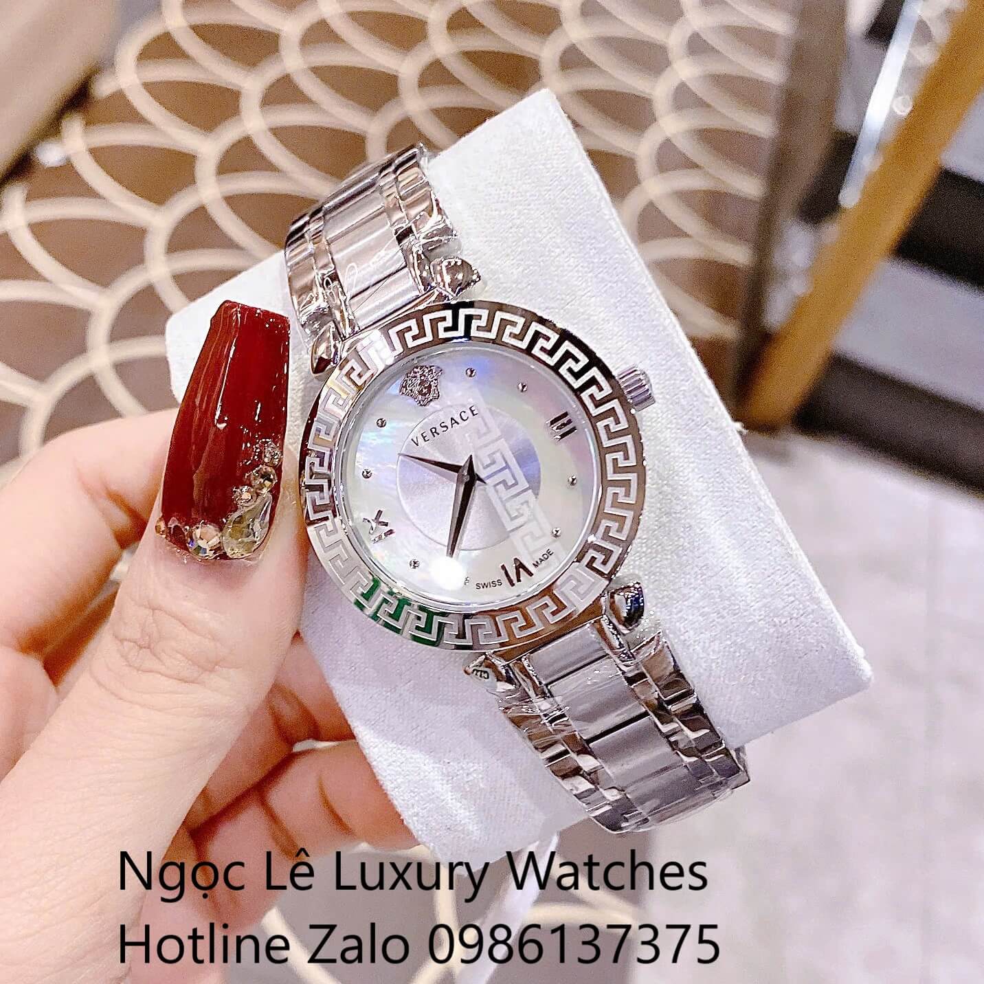 Đồng Hồ Cao Cấp Nữ - Đồng Hồ Versace Daphnis Dây Kim Loại Màu Bạc Mặt Trắng Size 35mm