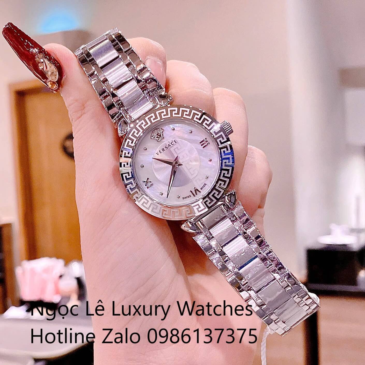 Đồng Hồ Cao Cấp Nữ - Đồng Hồ Versace Daphnis Dây Kim Loại Màu Bạc Mặt Trắng Size 35mm