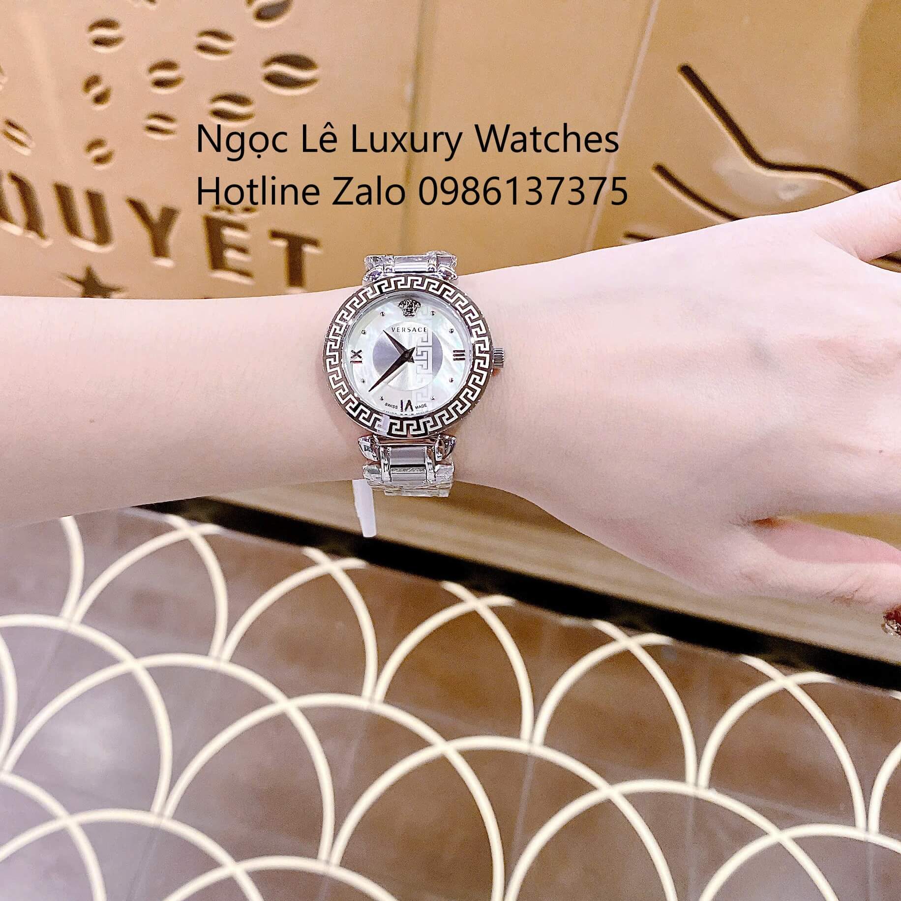 Đồng Hồ Cao Cấp Nữ - Đồng Hồ Versace Daphnis Dây Kim Loại Màu Bạc Mặt Trắng Size 35mm
