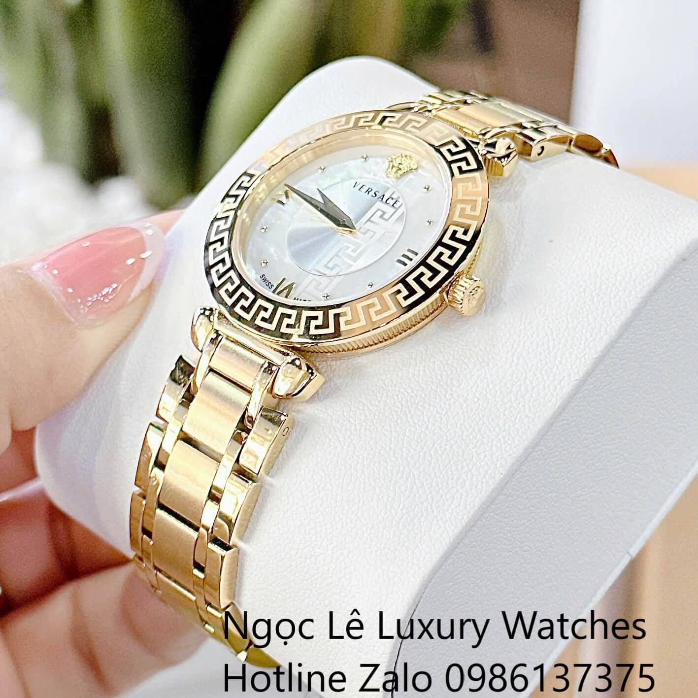 Đồng Hồ Cao Cấp Nữ - Đồng Hồ Versace Daphnis Dây Kim Loại Vàng Mặt Trắng Size 35mm