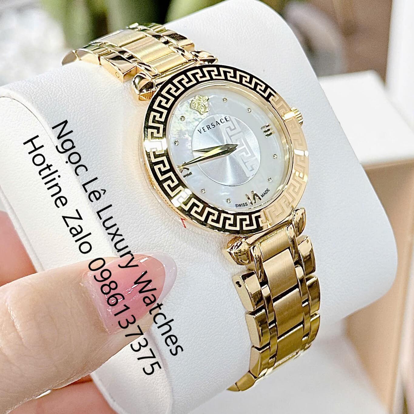 Đồng Hồ Cao Cấp Nữ - Đồng Hồ Versace Daphnis Dây Kim Loại Vàng Mặt Trắng Size 35mm