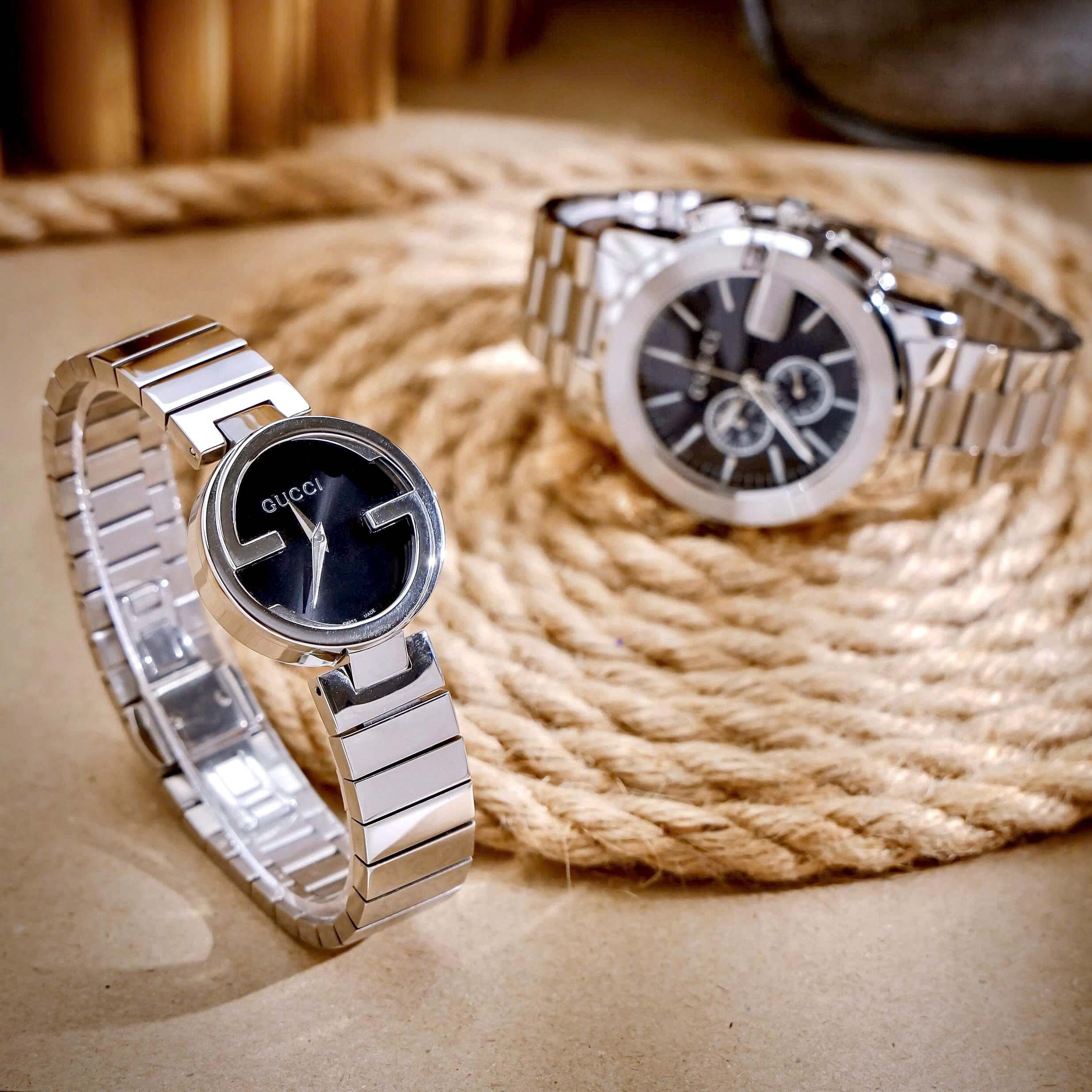 Đồng Hồ Cặp Gucci Dây Kim Loại Bạc Mặt Đen Cao Cấp Nam 44mm Nữ 29mm