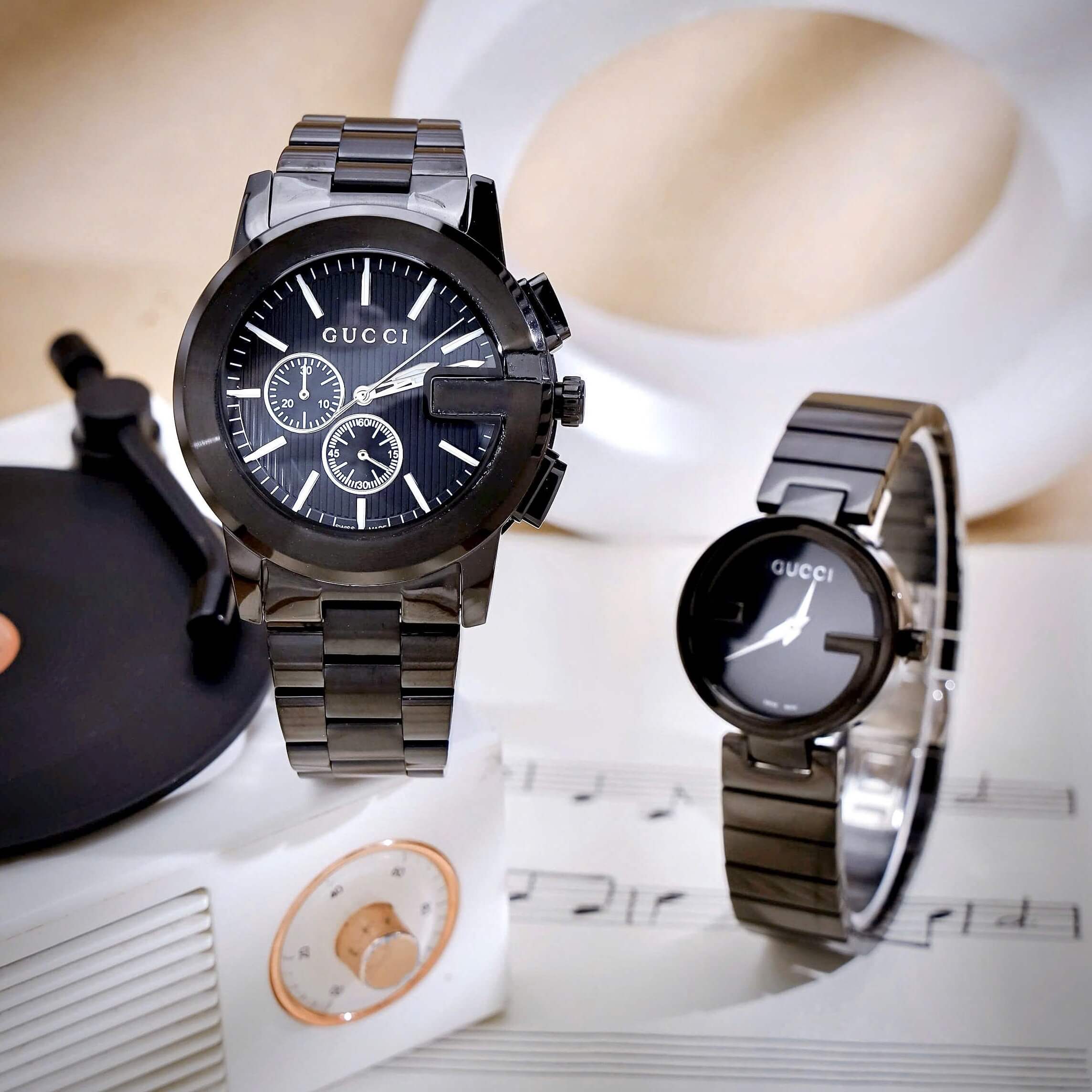 Đồng Hồ Cặp Gucci Dây Kim Loại Màu Đen Cao Cấp Nam 44mm Nữ 29mm QuartzĐồng Hồ Cặp Gucci Dây Kim Loại Màu Đen Cao Cấp Nam 44mm Nữ 29mm Quartz